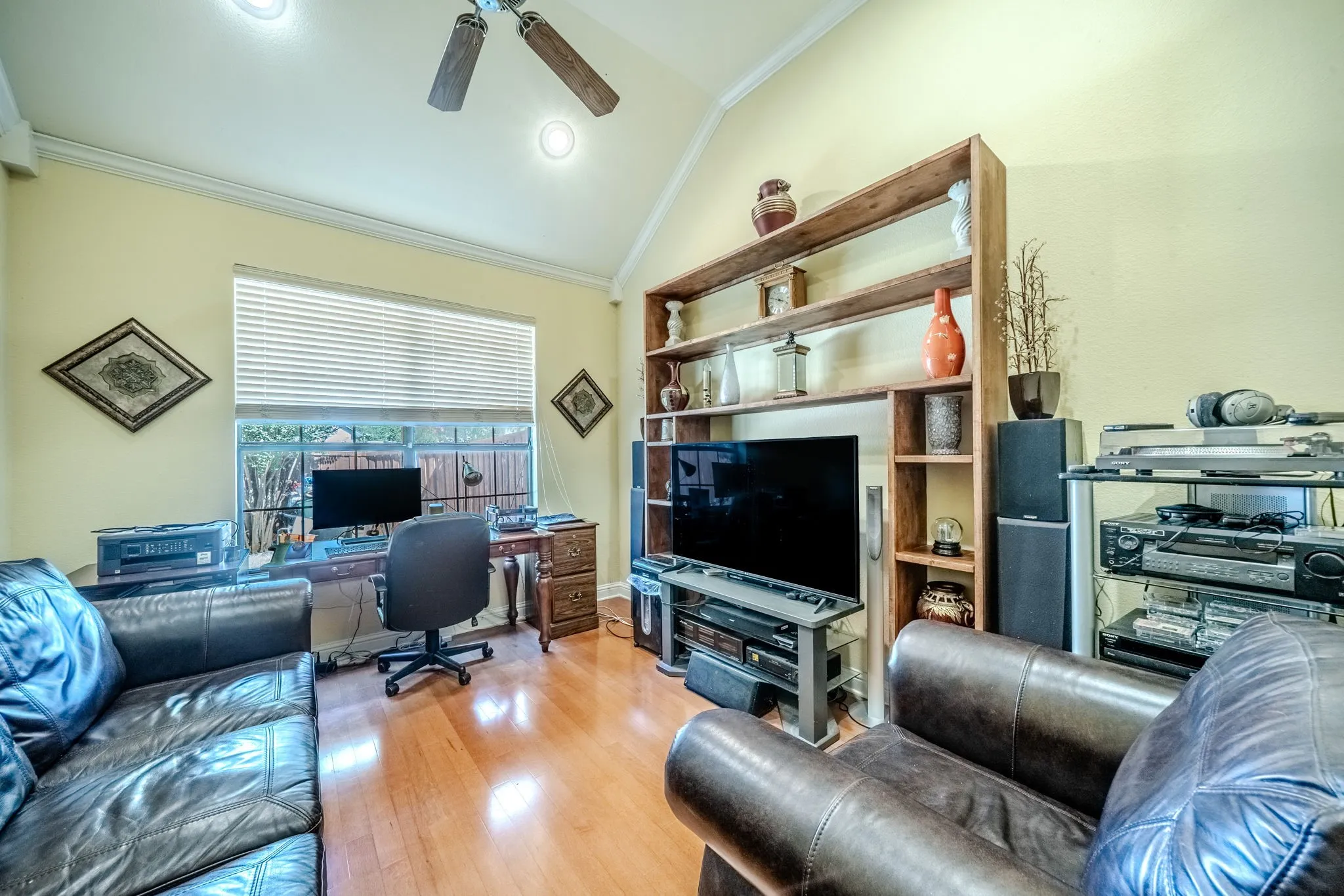 Single Family Residence For Sale in Dallas County , 1309 Heritage Hill Drive, De Soto, Texas 75115, 4 Bedroom, 3 Bathroom, 2 Garage spaces, 2,746 Sqft, built in 2001, mls#21375577, Real Estate Agent in De Soto, Homes For Sale in Dallas county, Homes For Sale in De Soto, Realtor in De Soto Texas, Real Estate Brokerage Independent Realty Texas, Luminita Cordes Realtor