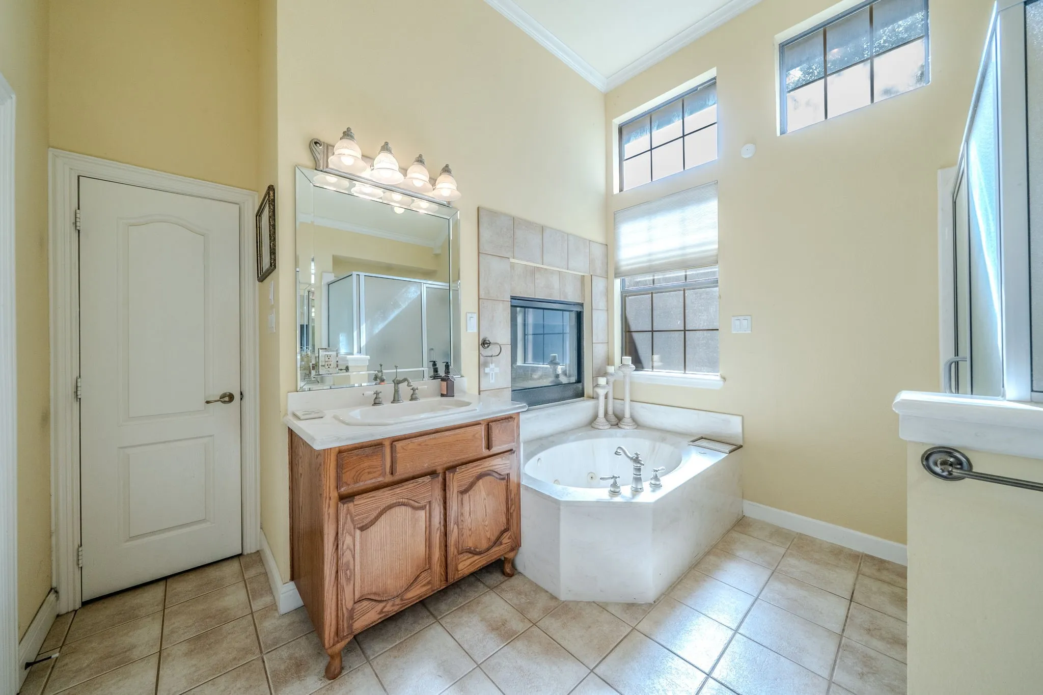 Single Family Residence For Sale in Dallas County , 1309 Heritage Hill Drive, De Soto, Texas 75115, 4 Bedroom, 3 Bathroom, 2 Garage spaces, 2,746 Sqft, built in 2001, mls#21375577, Real Estate Agent in De Soto, Homes For Sale in Dallas county, Homes For Sale in De Soto, Realtor in De Soto Texas, Real Estate Brokerage Independent Realty Texas, Luminita Cordes Realtor