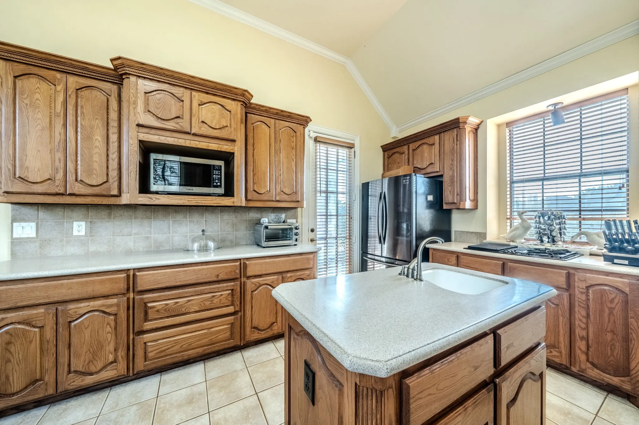 Single Family Residence For Sale in Dallas County , 1309 Heritage Hill Drive, De Soto, Texas 75115, 4 Bedroom, 3 Bathroom, 2 Garage spaces, 2,746 Sqft, built in 2001, mls#21375577, Real Estate Agent in De Soto, Homes For Sale in Dallas county, Homes For Sale in De Soto, Realtor in De Soto Texas, Real Estate Brokerage Independent Realty Texas, Luminita Cordes Realtor