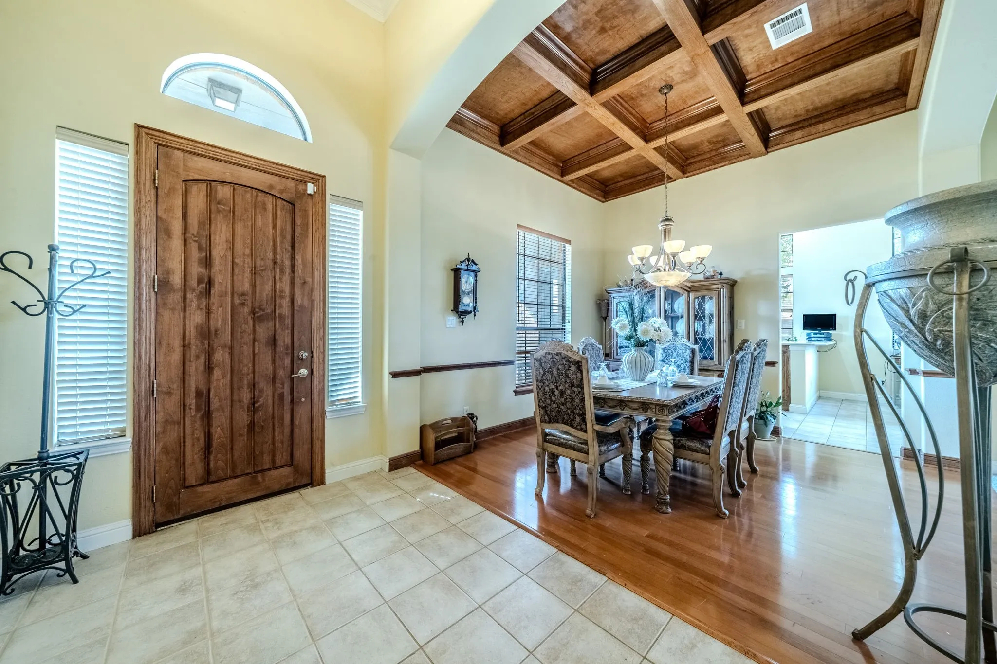 Single Family Residence For Sale in Dallas County , 1309 Heritage Hill Drive, De Soto, Texas 75115, 4 Bedroom, 3 Bathroom, 2 Garage spaces, 2,746 Sqft, built in 2001, mls#21375577, Real Estate Agent in De Soto, Homes For Sale in Dallas county, Homes For Sale in De Soto, Realtor in De Soto Texas, Real Estate Brokerage Independent Realty Texas, Luminita Cordes Realtor