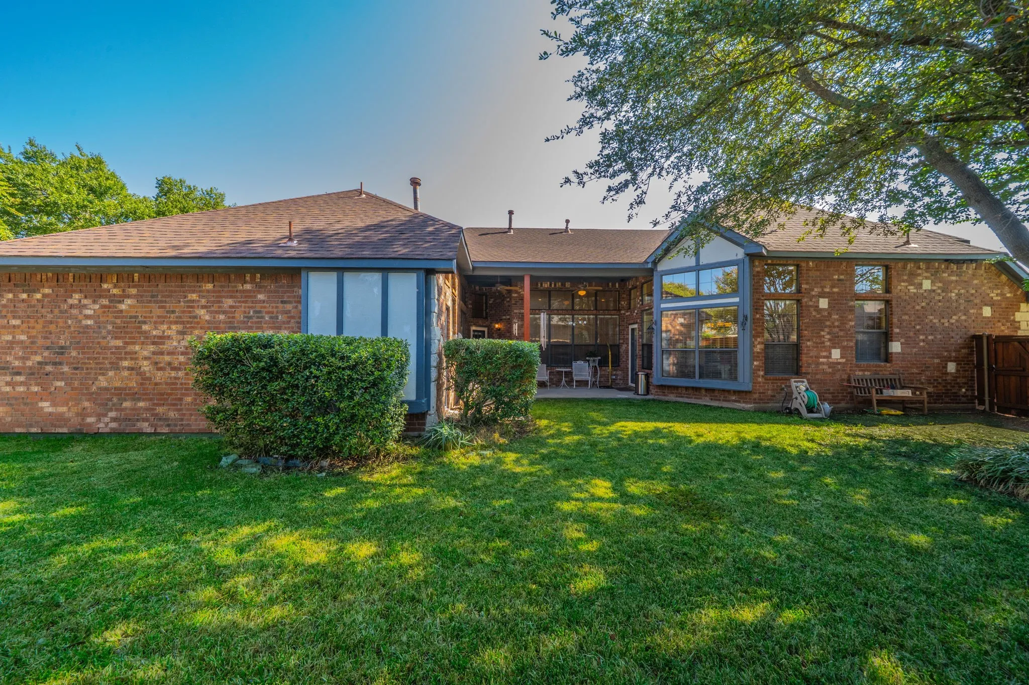 Single Family Residence For Sale in Dallas County , 1309 Heritage Hill Drive, De Soto, Texas 75115, 4 Bedroom, 3 Bathroom, 2 Garage spaces, 2,746 Sqft, built in 2001, mls#21375577, Real Estate Agent in De Soto, Homes For Sale in Dallas county, Homes For Sale in De Soto, Realtor in De Soto Texas, Real Estate Brokerage Independent Realty Texas, Luminita Cordes Realtor
