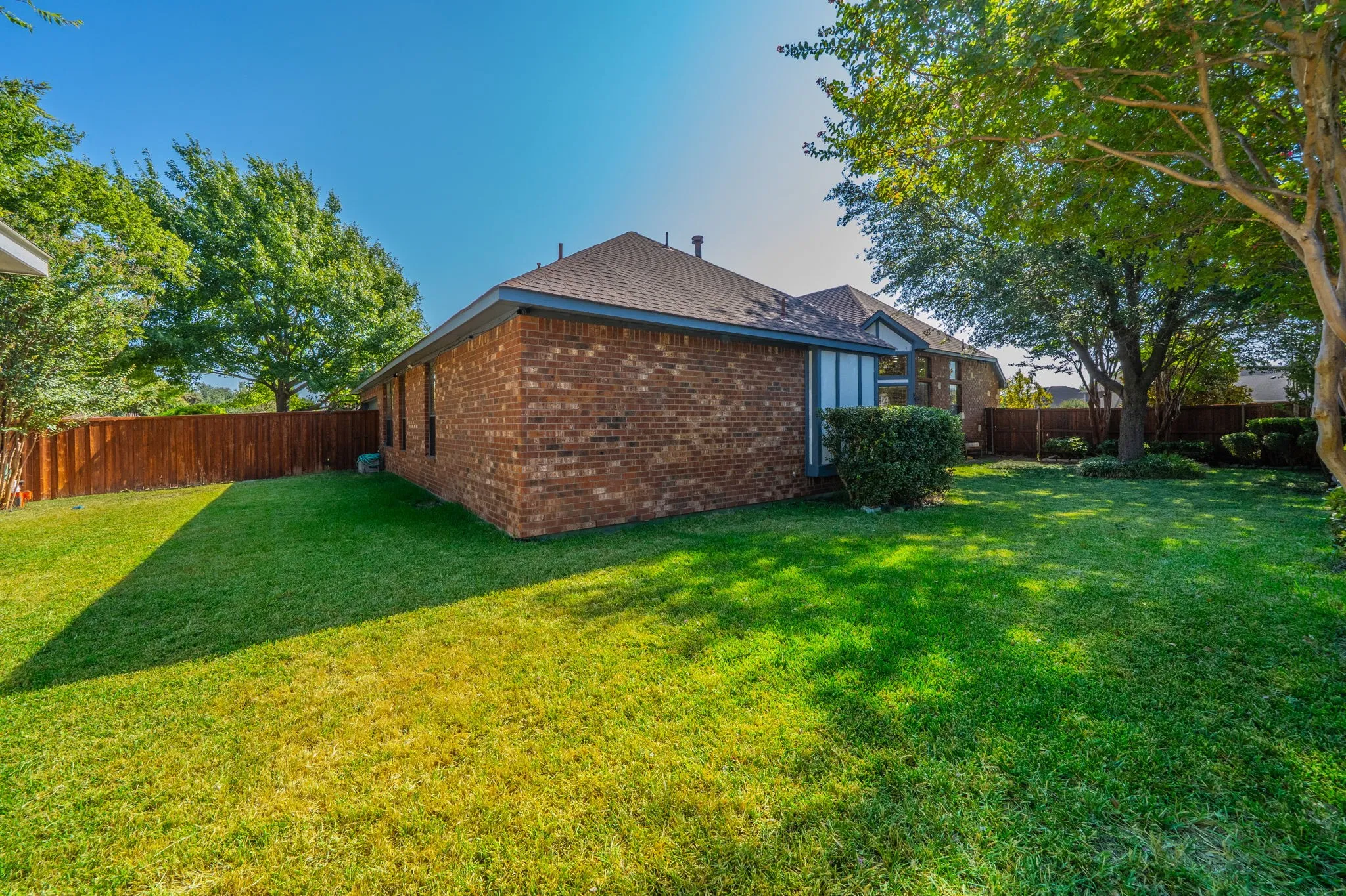 Single Family Residence For Sale in Dallas County , 1309 Heritage Hill Drive, De Soto, Texas 75115, 4 Bedroom, 3 Bathroom, 2 Garage spaces, 2,746 Sqft, built in 2001, mls#21375577, Real Estate Agent in De Soto, Homes For Sale in Dallas county, Homes For Sale in De Soto, Realtor in De Soto Texas, Real Estate Brokerage Independent Realty Texas, Luminita Cordes Realtor