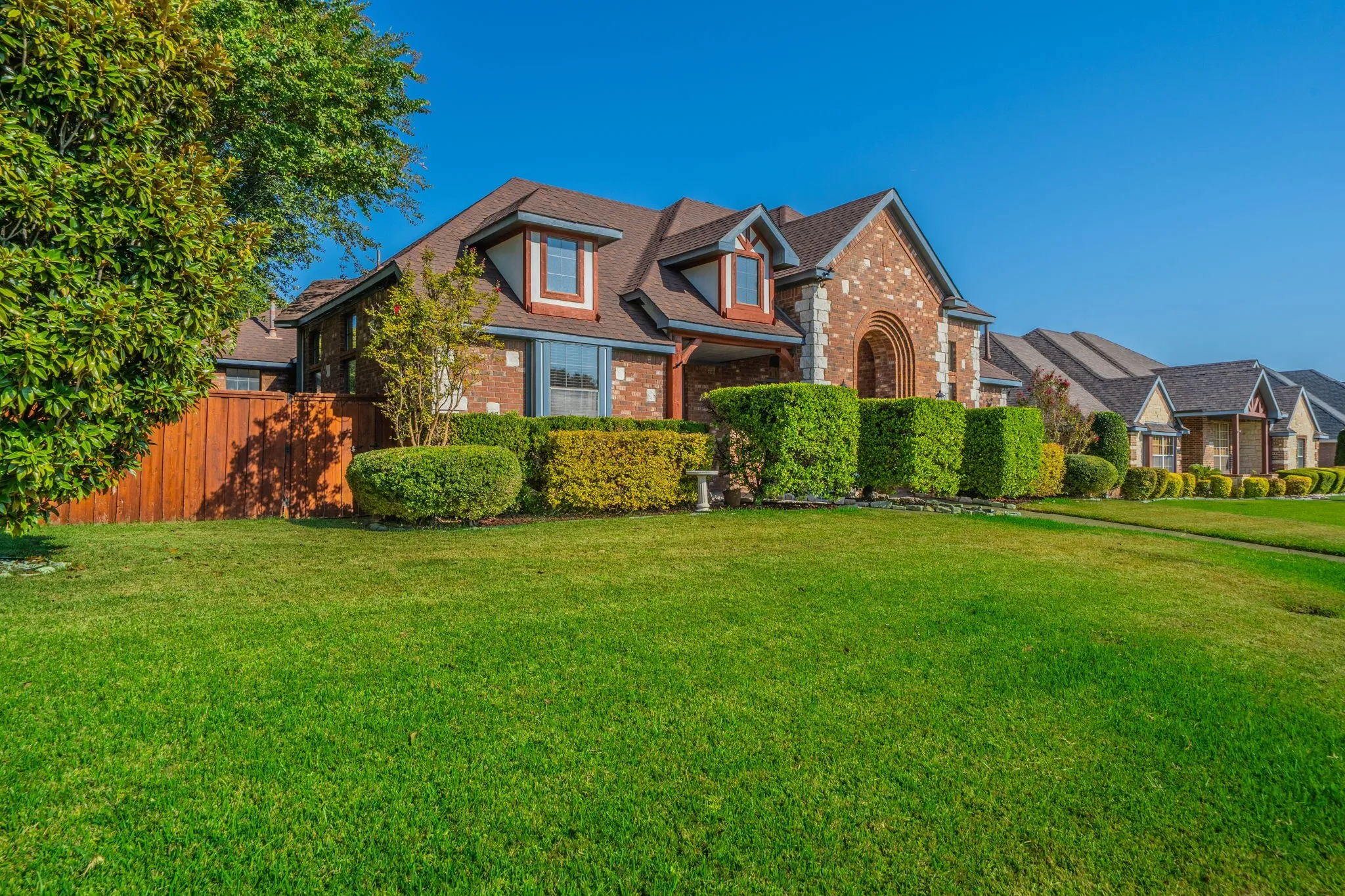 Single Family Residence For Sale in Dallas County , 1309 Heritage Hill Drive, De Soto, Texas 75115, 4 Bedroom, 3 Bathroom, 2 Garage spaces, 2,746 Sqft, built in 2001, mls#21375577, Real Estate Agent in De Soto, Homes For Sale in Dallas county, Homes For Sale in De Soto, Realtor in De Soto Texas, Real Estate Brokerage Independent Realty Texas, Luminita Cordes Realtor