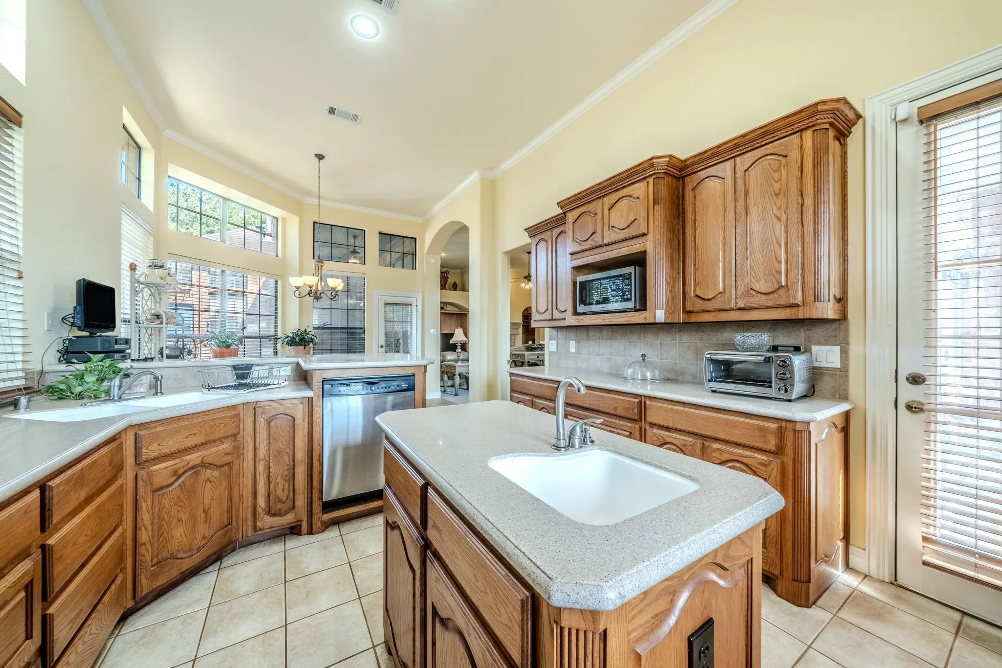 Single Family Residence For Sale in Dallas County , 1309 Heritage Hill Drive, De Soto, Texas 75115, 4 Bedroom, 3 Bathroom, 2 Garage spaces, 2,746 Sqft, built in 2001, mls#21375577, Real Estate Agent in De Soto, Homes For Sale in Dallas county, Homes For Sale in De Soto, Realtor in De Soto Texas, Real Estate Brokerage Independent Realty Texas, Luminita Cordes Realtor