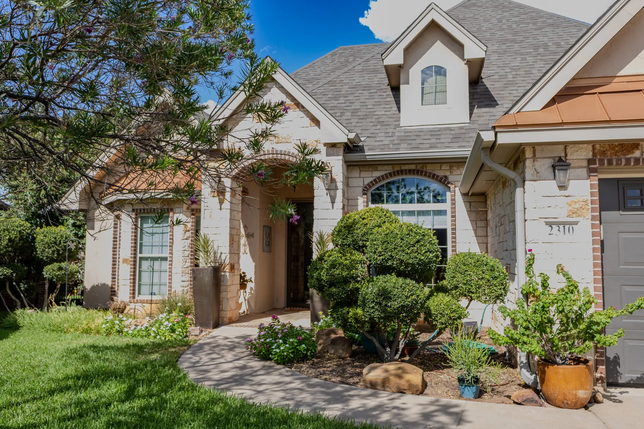 Single Family Residence For Sale in Taylor County , 2310 Ians Court, Abilene, Texas 79606, 3 Bedroom, 2 Bathroom, 2 Garage spaces, 2,328 Sqft, built in 2012, mls#21382579, Real Estate Agent in Abilene, Homes For Sale in Taylor county, Homes For Sale in Abilene, Realtor in Abilene Texas, Real Estate Brokerage Independent Realty Texas, Luminita Cordes Realtor
