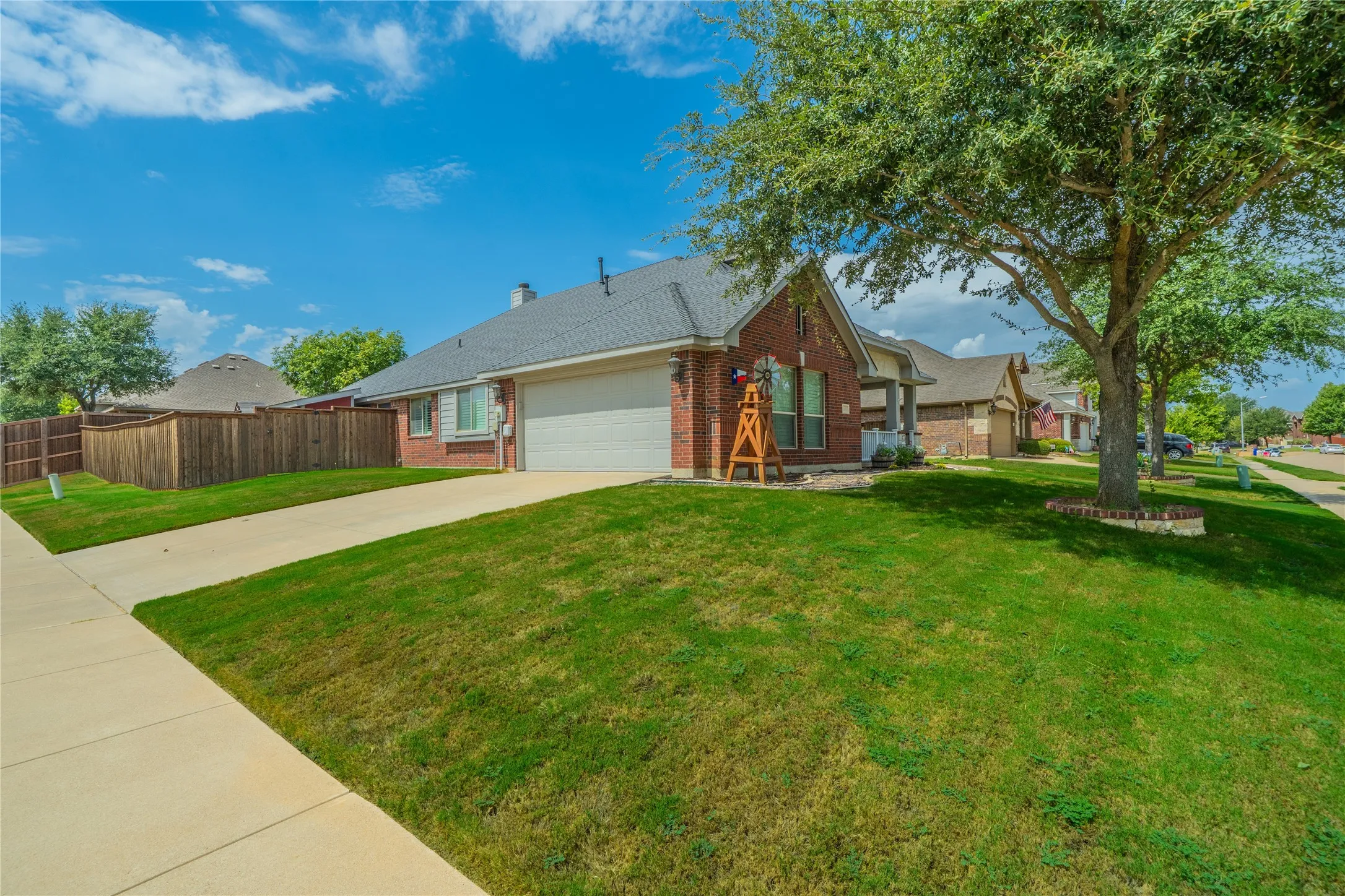 Single Family Residence For Sale in Tarrant County , 600 Cross Meadow Boulevard, Mansfield, Texas 76063, 3 Bedroom, 2 Bathroom, 2 Garage spaces, 1,840 Sqft, built in 2010, mls#21380722, Real Estate Agent in Mansfield, Homes For Sale in Tarrant county, Homes For Sale in Mansfield, Realtor in Mansfield Texas, Real Estate Brokerage Independent Realty Texas, Luminita Cordes Realtor