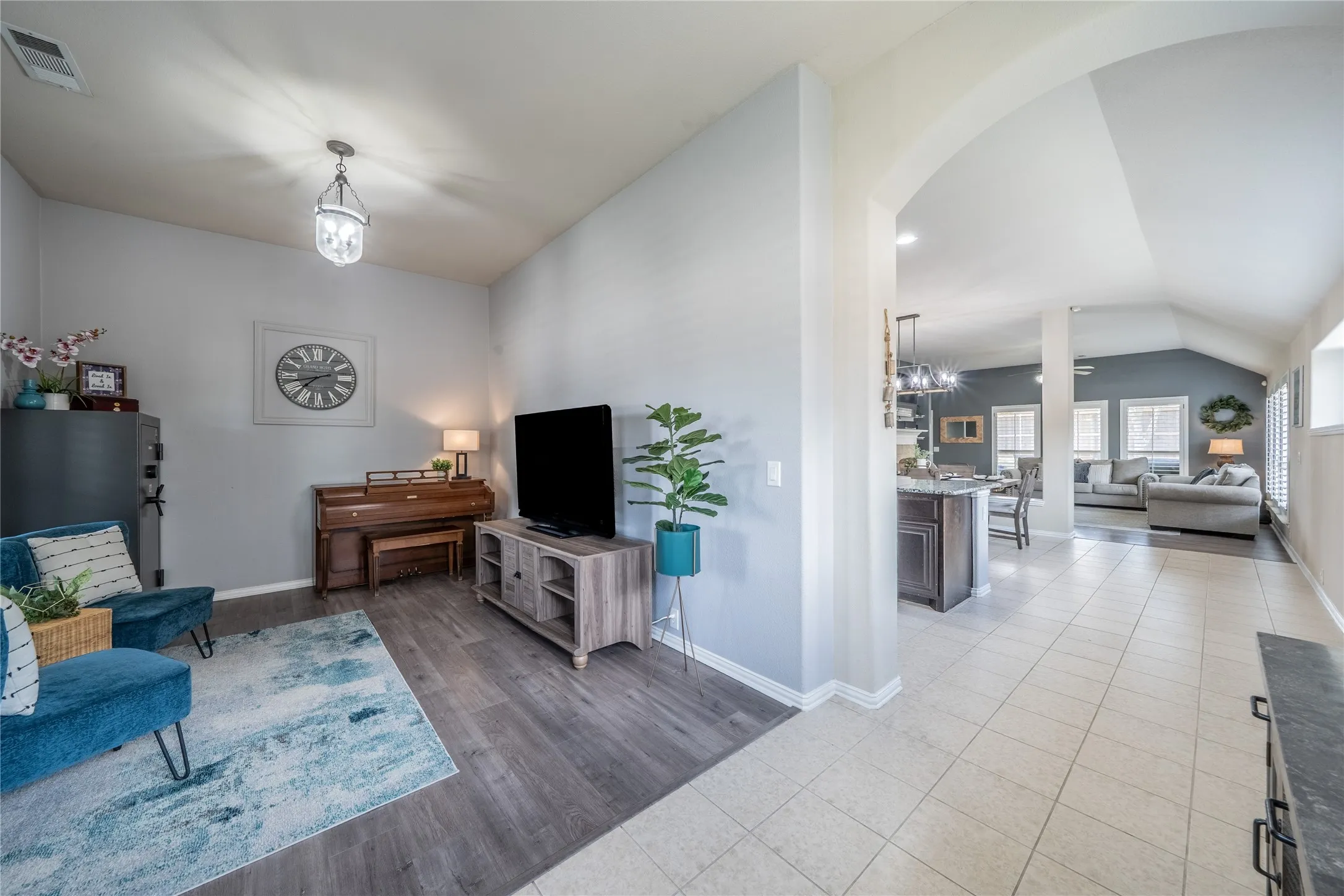 Single Family Residence For Sale in Tarrant County , 600 Cross Meadow Boulevard, Mansfield, Texas 76063, 3 Bedroom, 2 Bathroom, 2 Garage spaces, 1,840 Sqft, built in 2010, mls#21380722, Real Estate Agent in Mansfield, Homes For Sale in Tarrant county, Homes For Sale in Mansfield, Realtor in Mansfield Texas, Real Estate Brokerage Independent Realty Texas, Luminita Cordes Realtor
