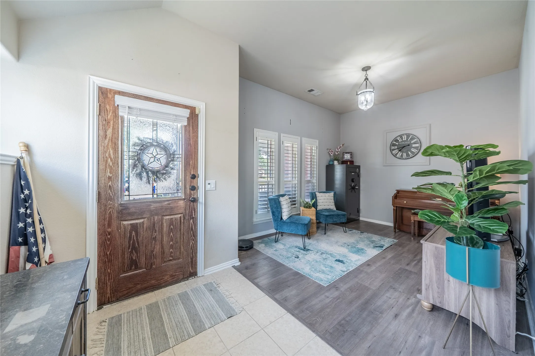Single Family Residence For Sale in Tarrant County , 600 Cross Meadow Boulevard, Mansfield, Texas 76063, 3 Bedroom, 2 Bathroom, 2 Garage spaces, 1,840 Sqft, built in 2010, mls#21380722, Real Estate Agent in Mansfield, Homes For Sale in Tarrant county, Homes For Sale in Mansfield, Realtor in Mansfield Texas, Real Estate Brokerage Independent Realty Texas, Luminita Cordes Realtor