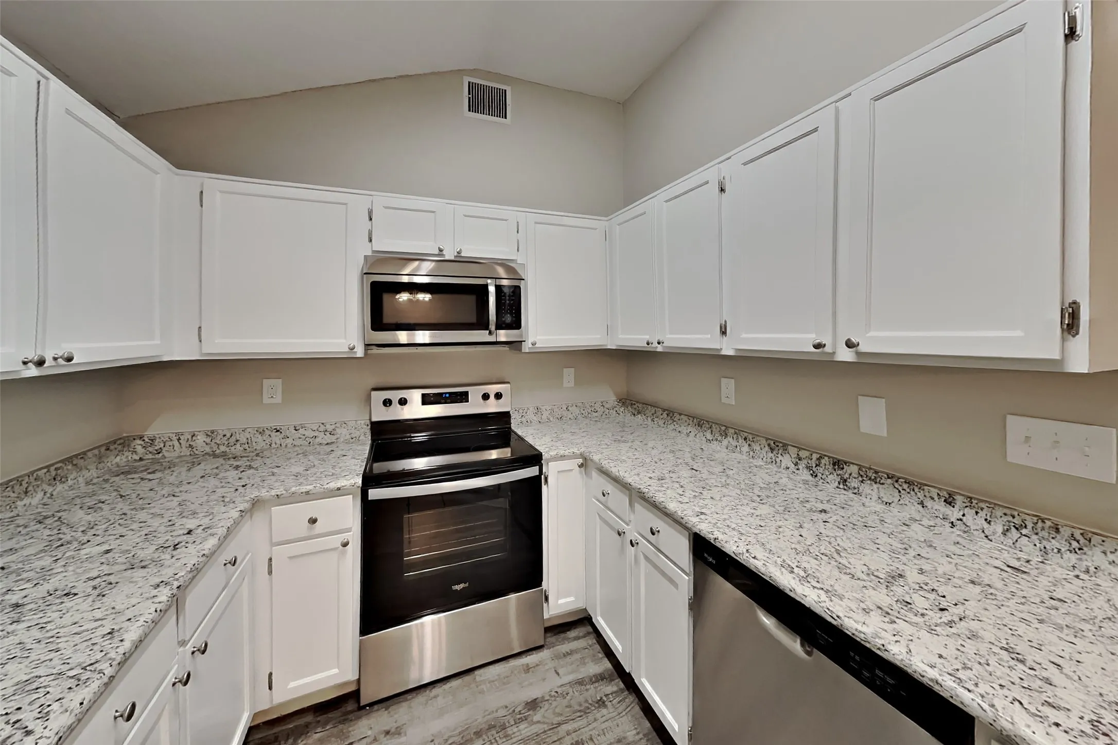 Single Family Residence For Rent in Tarrant County , 6708 Poppy Court, Fort Worth, Texas 76137, 3 Bedroom, 2 Bathroom, 2 Garage spaces, 1,220 Sqft, built in 1987, mls#21381503, Real Estate Agent in Fort Worth, Homes For Rent in Tarrant county, Homes For Rent in Fort Worth, Realtor in Fort Worth Texas, Real Estate Brokerage Independent Realty Texas, Luminita Cordes Realtor