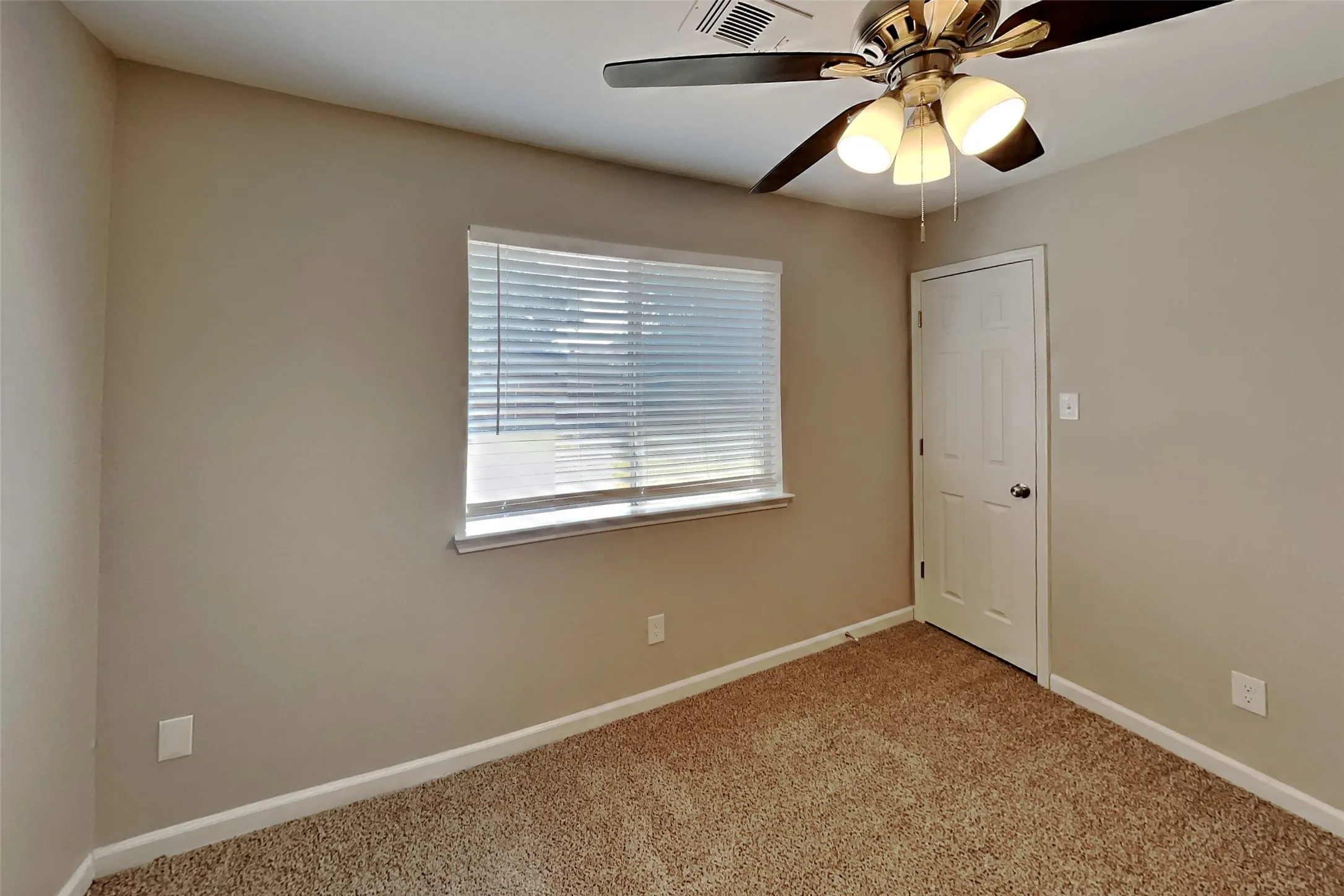 Single Family Residence For Rent in Tarrant County , 6708 Poppy Court, Fort Worth, Texas 76137, 3 Bedroom, 2 Bathroom, 2 Garage spaces, 1,220 Sqft, built in 1987, mls#21381503, Real Estate Agent in Fort Worth, Homes For Rent in Tarrant county, Homes For Rent in Fort Worth, Realtor in Fort Worth Texas, Real Estate Brokerage Independent Realty Texas, Luminita Cordes Realtor