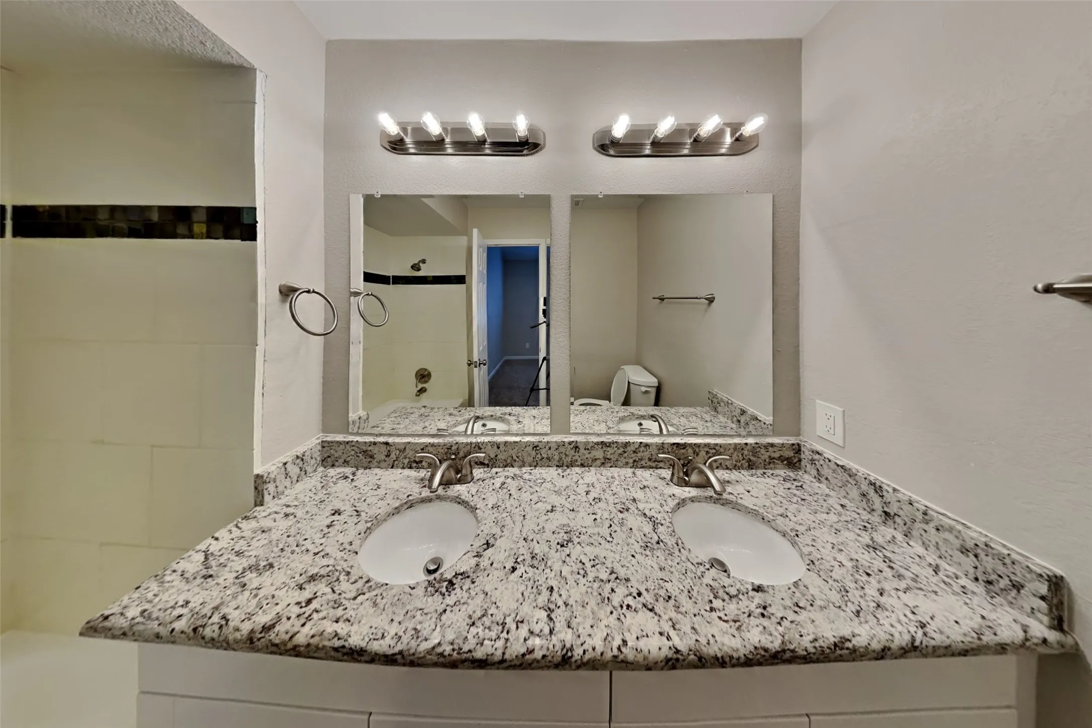 Single Family Residence For Rent in Tarrant County , 6708 Poppy Court, Fort Worth, Texas 76137, 3 Bedroom, 2 Bathroom, 2 Garage spaces, 1,220 Sqft, built in 1987, mls#21381503, Real Estate Agent in Fort Worth, Homes For Rent in Tarrant county, Homes For Rent in Fort Worth, Realtor in Fort Worth Texas, Real Estate Brokerage Independent Realty Texas, Luminita Cordes Realtor