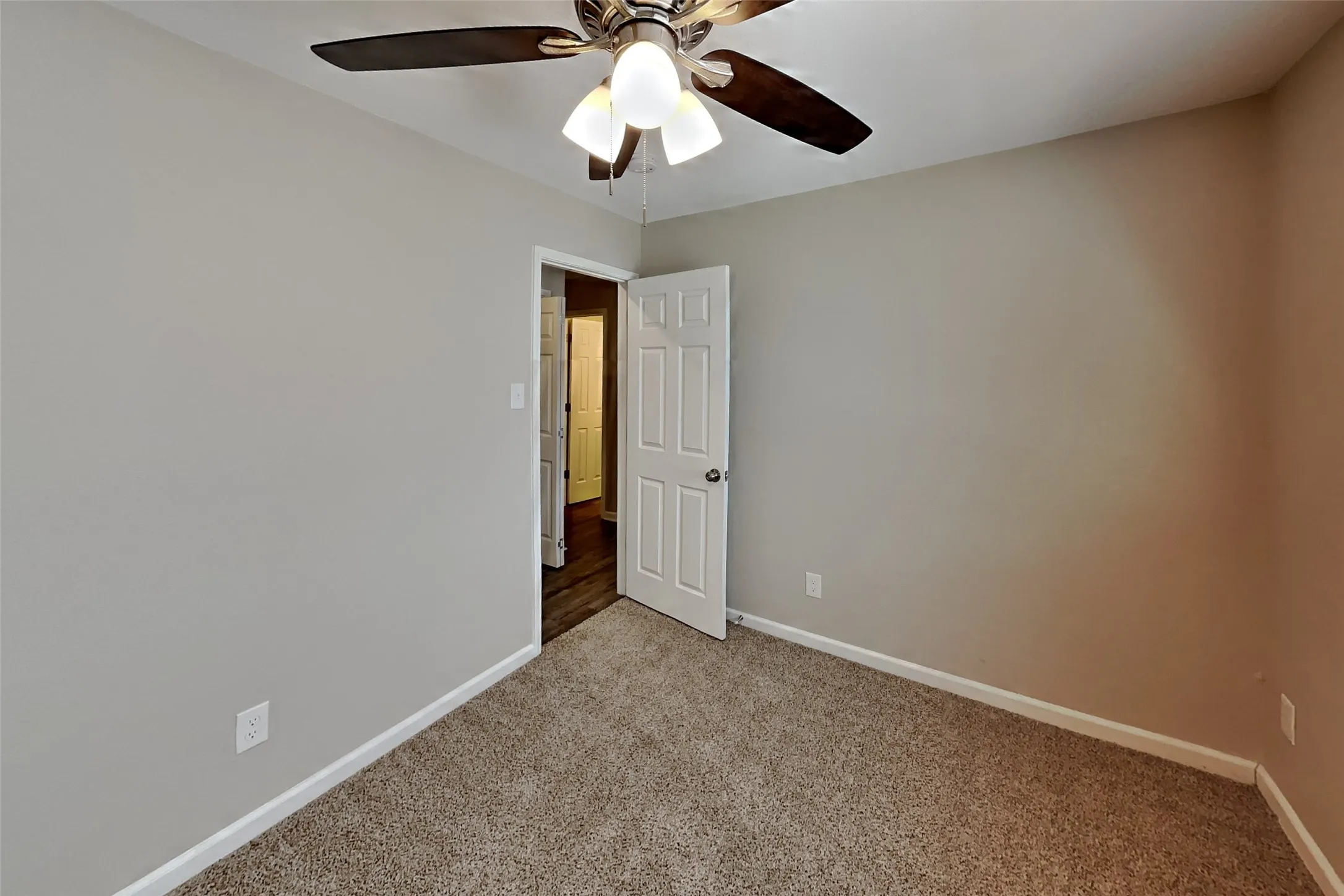Single Family Residence For Rent in Tarrant County , 6708 Poppy Court, Fort Worth, Texas 76137, 3 Bedroom, 2 Bathroom, 2 Garage spaces, 1,220 Sqft, built in 1987, mls#21381503, Real Estate Agent in Fort Worth, Homes For Rent in Tarrant county, Homes For Rent in Fort Worth, Realtor in Fort Worth Texas, Real Estate Brokerage Independent Realty Texas, Luminita Cordes Realtor