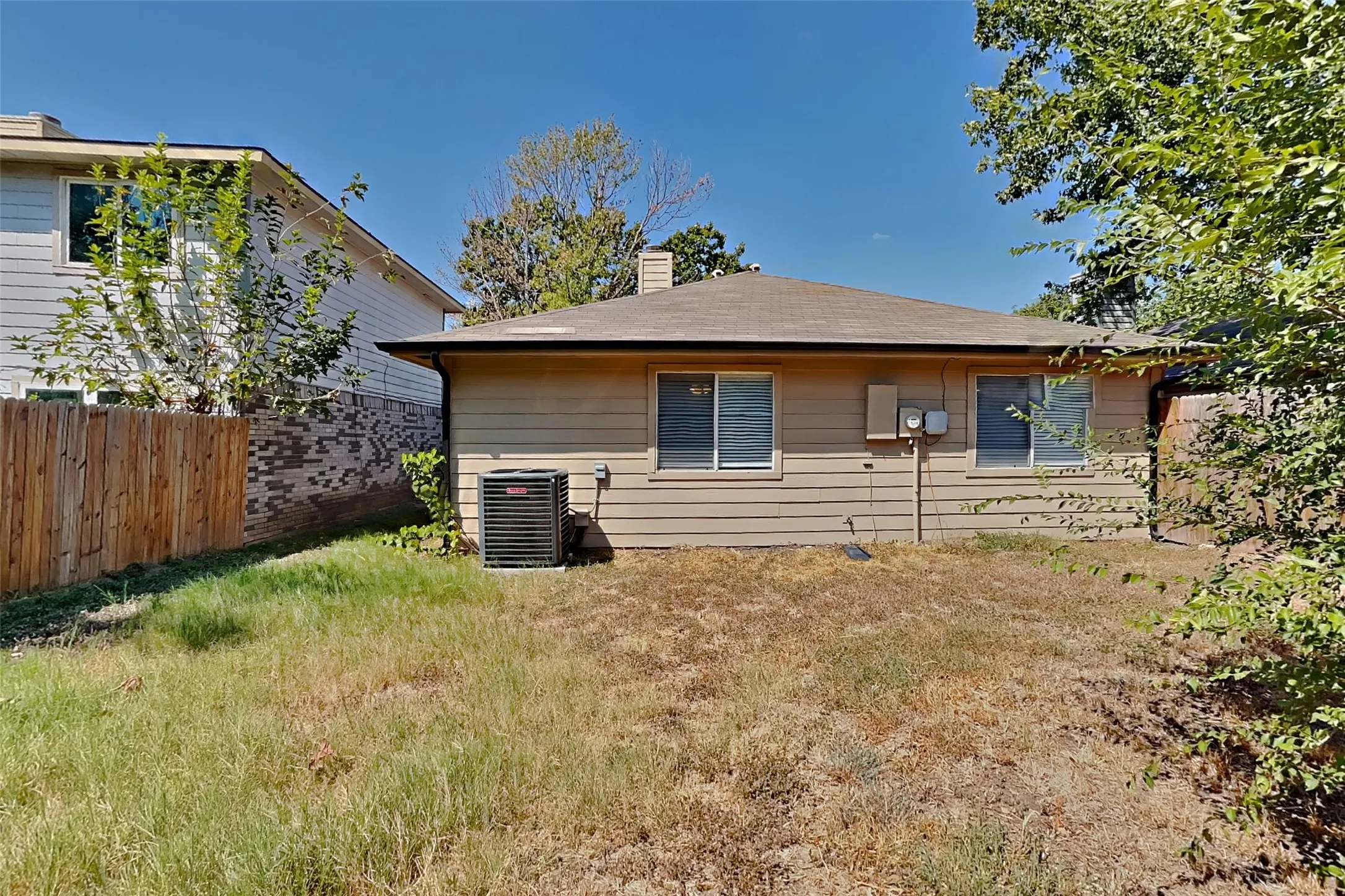 Single Family Residence For Rent in Tarrant County , 6708 Poppy Court, Fort Worth, Texas 76137, 3 Bedroom, 2 Bathroom, 2 Garage spaces, 1,220 Sqft, built in 1987, mls#21381503, Real Estate Agent in Fort Worth, Homes For Rent in Tarrant county, Homes For Rent in Fort Worth, Realtor in Fort Worth Texas, Real Estate Brokerage Independent Realty Texas, Luminita Cordes Realtor