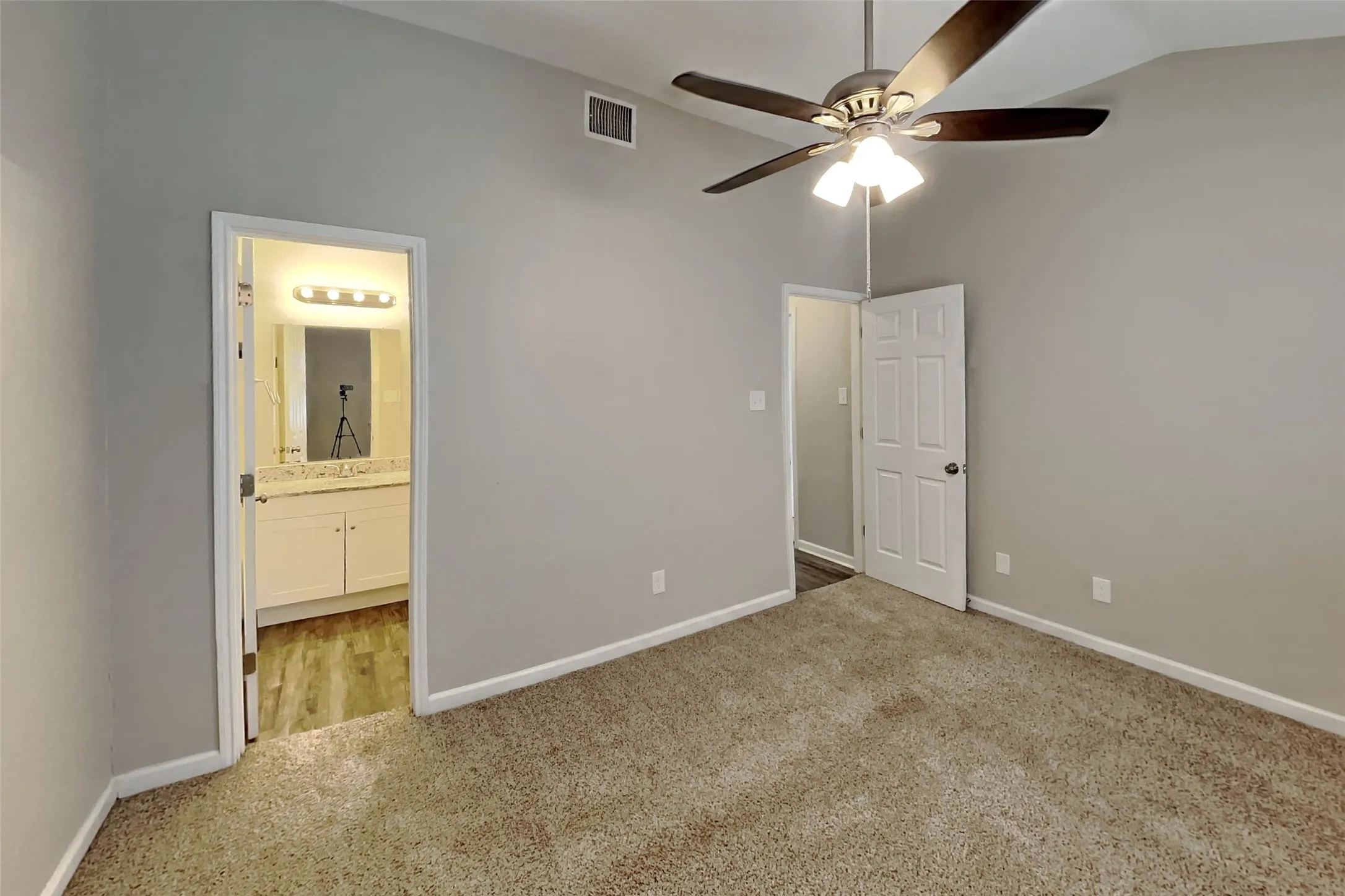 Single Family Residence For Rent in Tarrant County , 6708 Poppy Court, Fort Worth, Texas 76137, 3 Bedroom, 2 Bathroom, 2 Garage spaces, 1,220 Sqft, built in 1987, mls#21381503, Real Estate Agent in Fort Worth, Homes For Rent in Tarrant county, Homes For Rent in Fort Worth, Realtor in Fort Worth Texas, Real Estate Brokerage Independent Realty Texas, Luminita Cordes Realtor