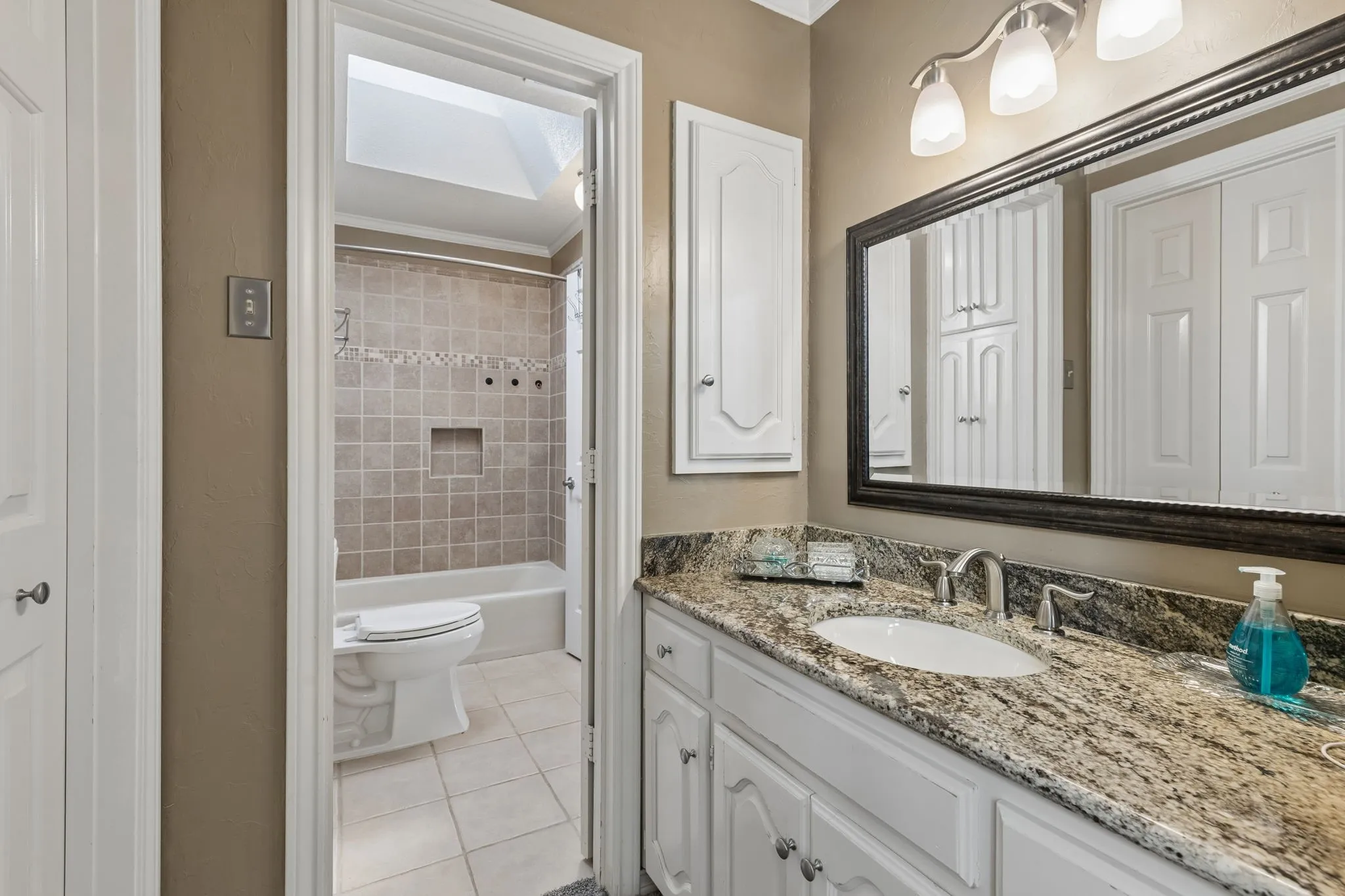 Single Family Residence For Sale in Denton County , 220 Fawn Hollow Drive, Argyle, Texas 76226, 4 Bedroom, 4 Bathroom, 3 Garage spaces, 4,120 Sqft, built in 1987, mls#21382399, Real Estate Agent in Argyle, Homes For Sale in Denton county, Homes For Sale in Argyle, Realtor in Argyle Texas, Real Estate Brokerage Independent Realty Texas, Luminita Cordes Realtor