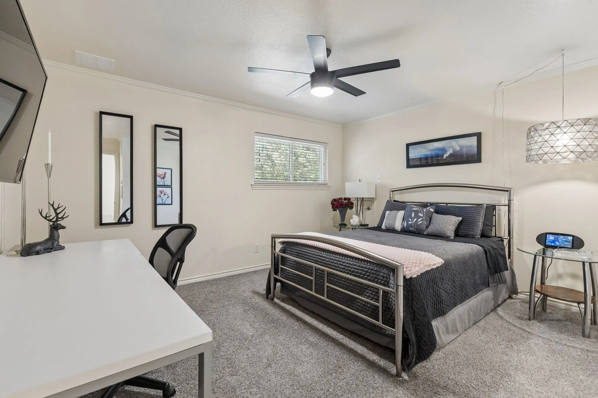 Bedroom 4 has ensuite bath and walk-in closet.