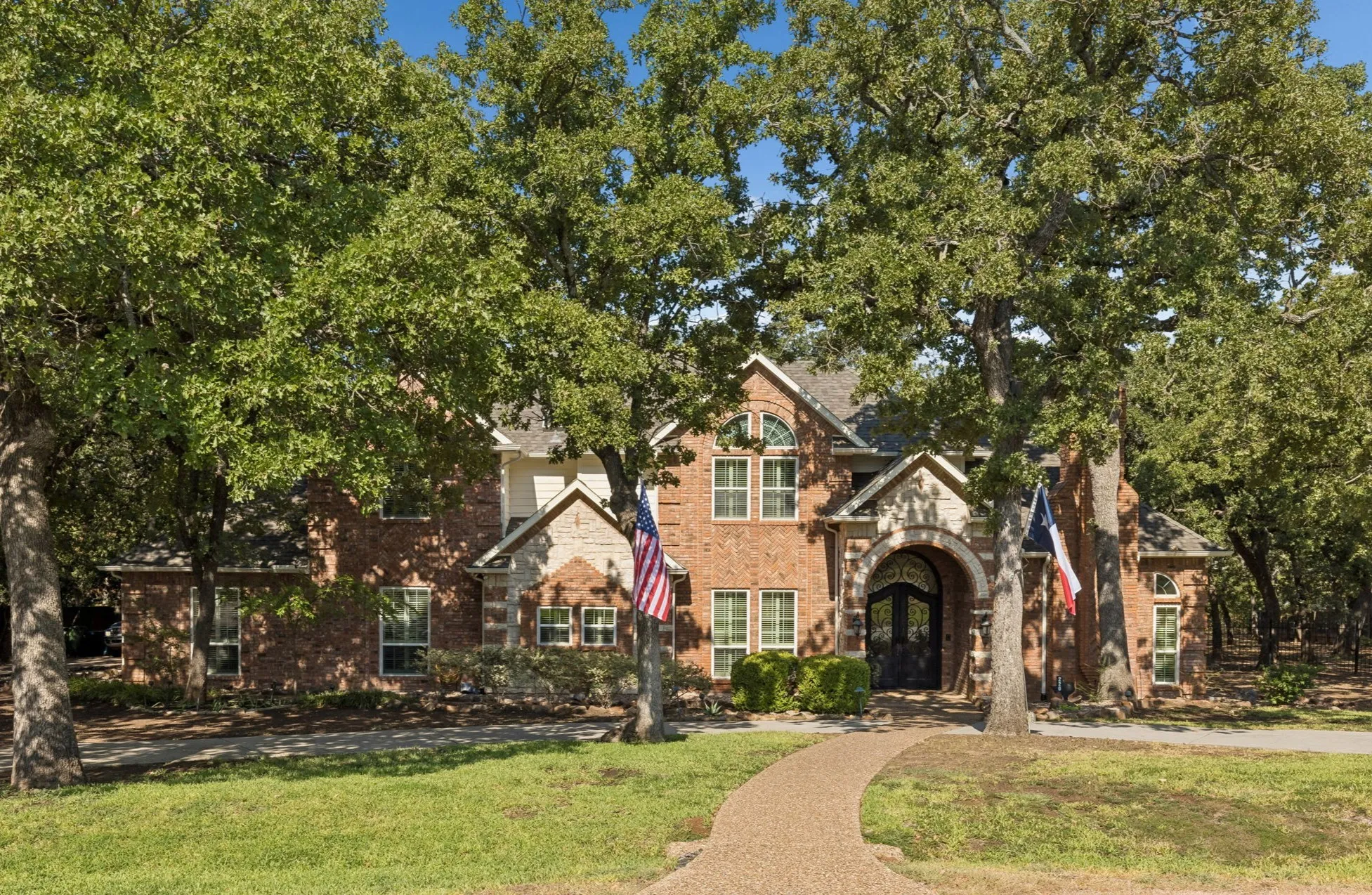 Single Family Residence For Sale in Denton County , 220 Fawn Hollow Drive, Argyle, Texas 76226, 4 Bedroom, 4 Bathroom, 3 Garage spaces, 4,120 Sqft, built in 1987, mls#21382399, Real Estate Agent in Argyle, Homes For Sale in Denton county, Homes For Sale in Argyle, Realtor in Argyle Texas, Real Estate Brokerage Independent Realty Texas, Luminita Cordes Realtor