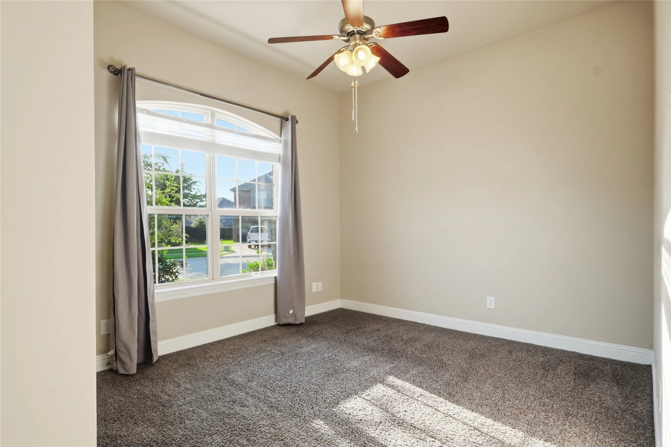 Single Family Residence For Sale in Denton County , 3709 Tunstall Drive, Frisco, Texas 75036, 4 Bedroom, 2 Bathroom, 2 Garage spaces, 2,033 Sqft, built in 2017, mls#21379144, Real Estate Agent in Frisco, Homes For Sale in Denton county, Homes For Sale in Frisco, Realtor in Frisco Texas, Real Estate Brokerage Independent Realty Texas, Luminita Cordes Realtor