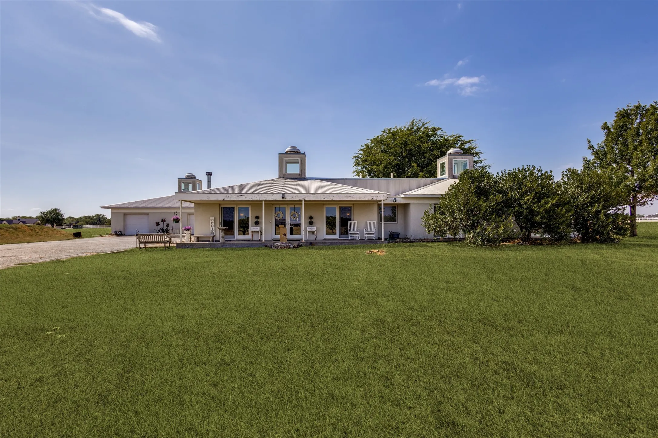 Single Family Residence For Sale in Grayson County , 77 Hidden Lakes Boulevard, Gunter, Texas 75058, 4 Bedroom, 4 Bathroom, 4 Garage spaces, 4,013 Sqft, built in 2003, mls#21369552, Real Estate Agent in Gunter, Homes For Sale in Grayson county, Homes For Sale in Gunter, Realtor in Gunter Texas, Real Estate Brokerage Independent Realty Texas, Luminita Cordes Realtor
