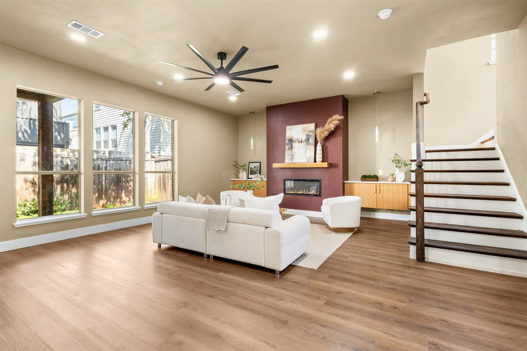 Single Family Residence For Sale in Dallas County , 4923 Alcott Street, Dallas, Texas 75206, 3 Bedroom, 3 Bathroom, 2 Garage spaces, 2,471 Sqft, built in 2003, mls#21382597, Real Estate Agent in Dallas, Homes For Sale in Dallas county, Homes For Sale in Dallas, Realtor in Dallas Texas, Real Estate Brokerage Independent Realty Texas, Luminita Cordes Realtor