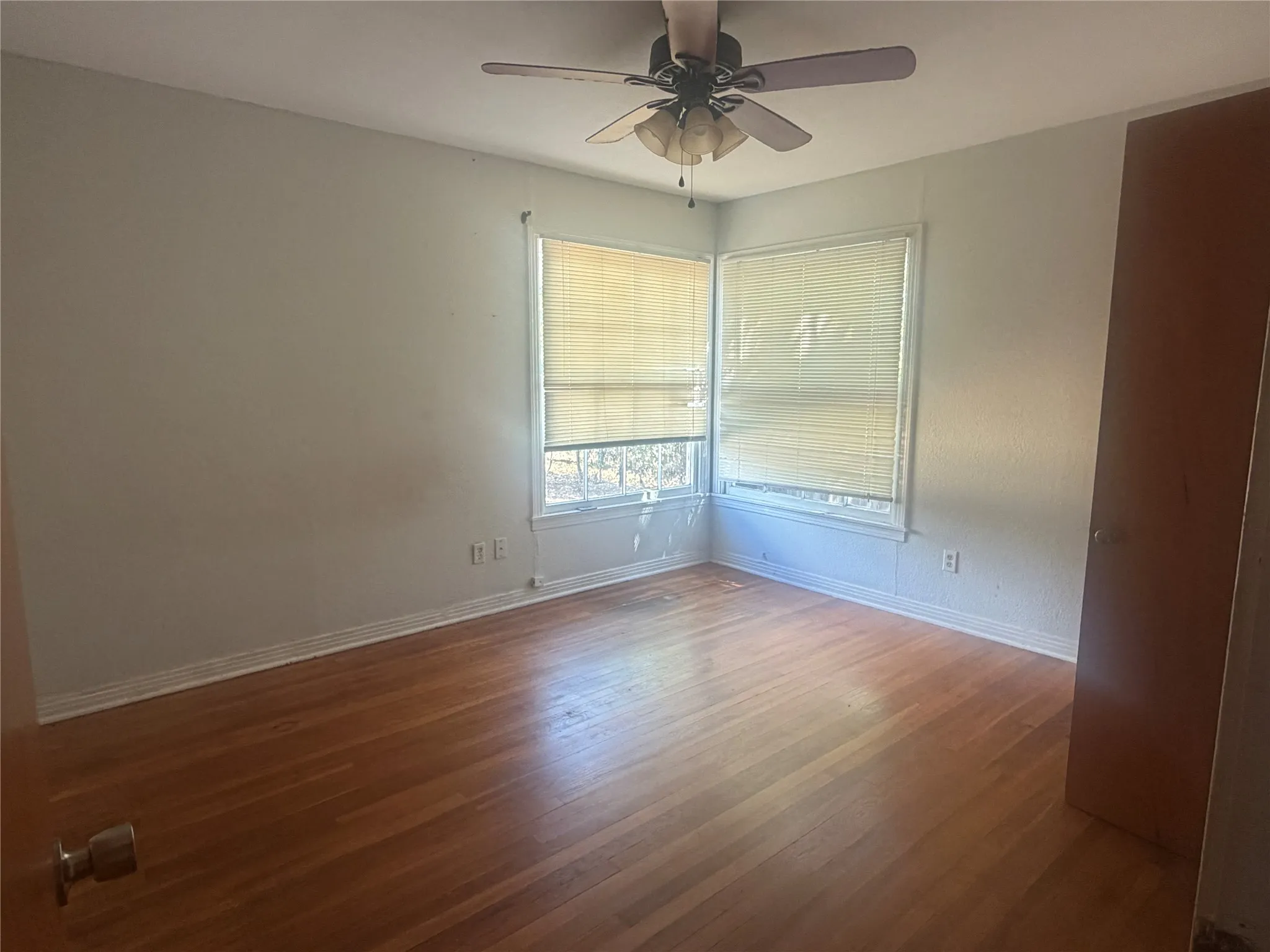 Single Family Residence For Sale in Taylor County , 917 S La Salle Drive, Abilene, Texas 79605, 3 Bedroom, 1 Bathroom, 1 Garage spaces, 1,076 Sqft, built in 1952, mls#21382610, Real Estate Agent in Abilene, Homes For Sale in Taylor county, Homes For Sale in Abilene, Realtor in Abilene Texas, Real Estate Brokerage Independent Realty Texas, Luminita Cordes Realtor
