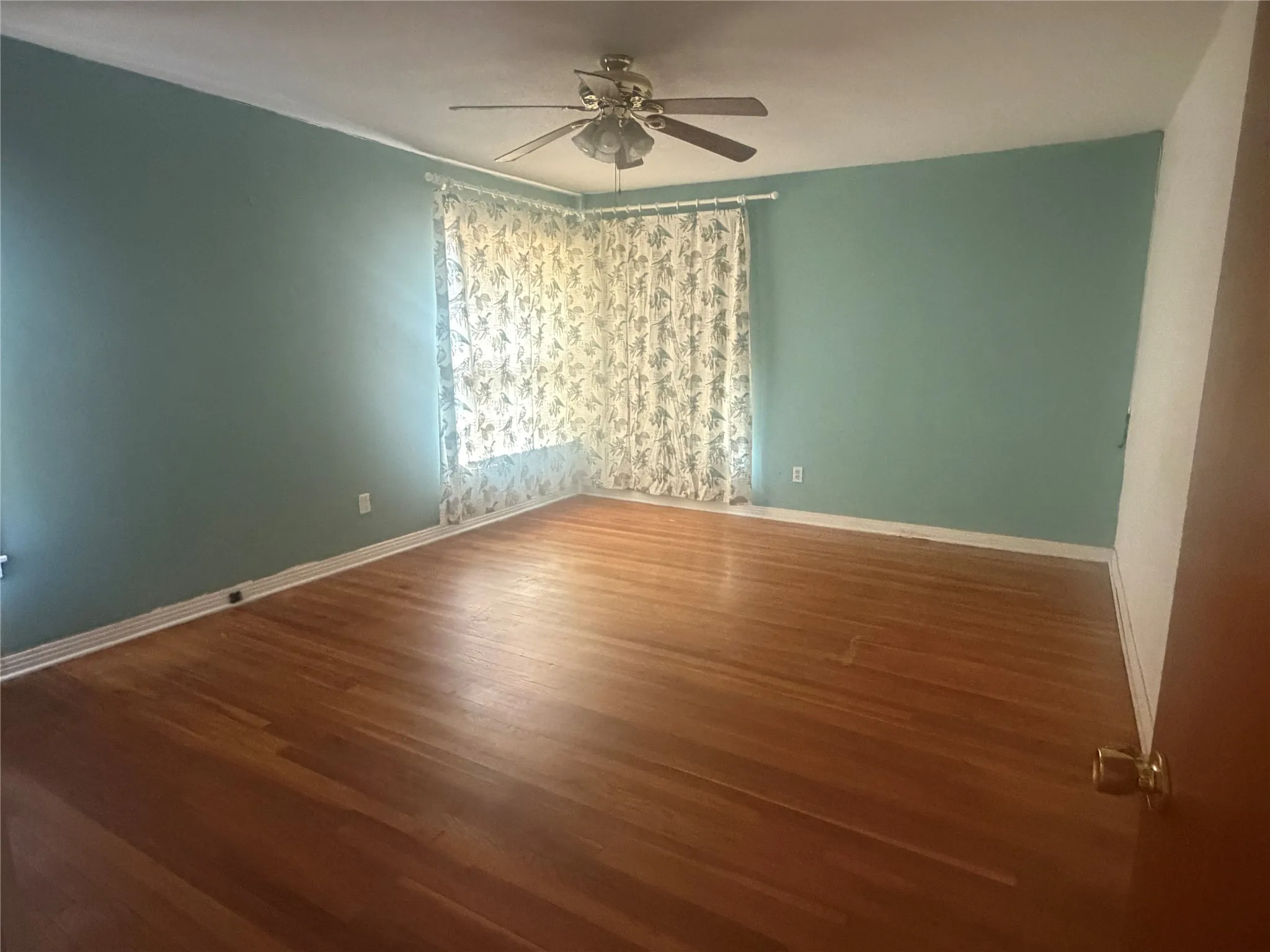 Single Family Residence For Sale in Taylor County , 917 S La Salle Drive, Abilene, Texas 79605, 3 Bedroom, 1 Bathroom, 1 Garage spaces, 1,076 Sqft, built in 1952, mls#21382610, Real Estate Agent in Abilene, Homes For Sale in Taylor county, Homes For Sale in Abilene, Realtor in Abilene Texas, Real Estate Brokerage Independent Realty Texas, Luminita Cordes Realtor
