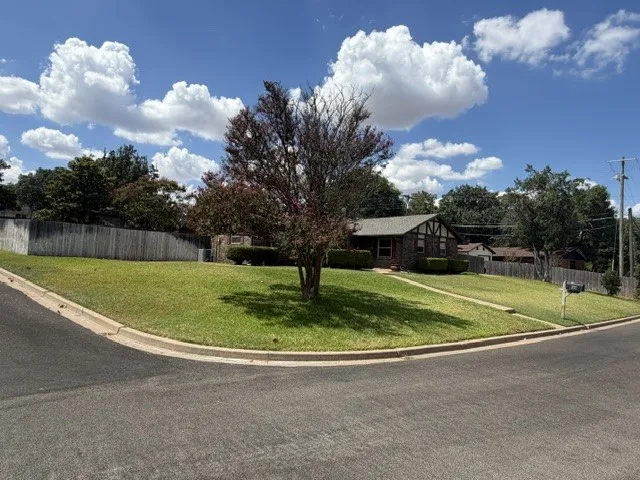 Single Family Residence For Sale in Mc Lennan County , 600 Mountain Lake Drive, Woodway, Texas 76712, 3 Bedroom, 2 Bathroom, 2 Garage spaces, 1,872 Sqft, built in 1964, mls#21382605, Real Estate Agent in Woodway, Homes For Sale in Mc Lennan county, Homes For Sale in Woodway, Realtor in Woodway Texas, Real Estate Brokerage Independent Realty Texas, Luminita Cordes Realtor