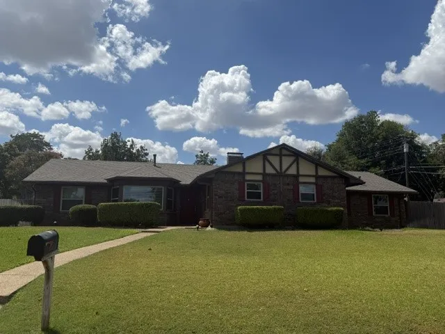 Single Family Residence For Sale in Mc Lennan County , 600 Mountain Lake Drive, Woodway, Texas 76712, 3 Bedroom, 2 Bathroom, 2 Garage spaces, 1,872 Sqft, built in 1964, mls#21382605, Real Estate Agent in Woodway, Homes For Sale in Mc Lennan county, Homes For Sale in Woodway, Realtor in Woodway Texas, Real Estate Brokerage Independent Realty Texas, Luminita Cordes Realtor
