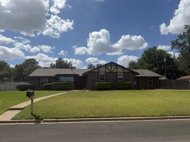 Single Family Residence For Sale in Mc Lennan County , 600 Mountain Lake Drive, Woodway, Texas 76712, 3 Bedroom, 2 Bathroom, 2 Garage spaces, 1,872 Sqft, built in 1964, mls#21382605, Real Estate Agent in Woodway, Homes For Sale in Mc Lennan county, Homes For Sale in Woodway, Realtor in Woodway Texas, Real Estate Brokerage Independent Realty Texas, Luminita Cordes Realtor