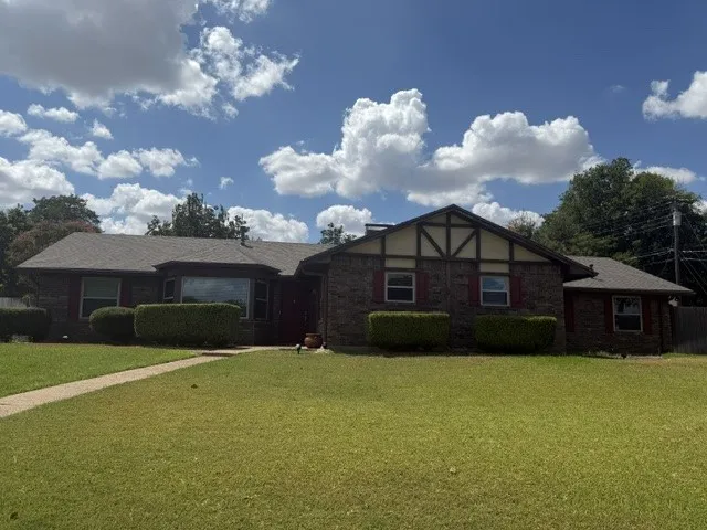 Single Family Residence For Sale in Mc Lennan County , 600 Mountain Lake Drive, Woodway, Texas 76712, 3 Bedroom, 2 Bathroom, 2 Garage spaces, 1,872 Sqft, built in 1964, mls#21382605, Real Estate Agent in Woodway, Homes For Sale in Mc Lennan county, Homes For Sale in Woodway, Realtor in Woodway Texas, Real Estate Brokerage Independent Realty Texas, Luminita Cordes Realtor