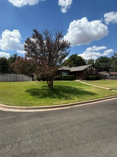 Single Family Residence For Sale in Mc Lennan County , 600 Mountain Lake Drive, Woodway, Texas 76712, 3 Bedroom, 2 Bathroom, 2 Garage spaces, 1,872 Sqft, built in 1964, mls#21382605, Real Estate Agent in Woodway, Homes For Sale in Mc Lennan county, Homes For Sale in Woodway, Realtor in Woodway Texas, Real Estate Brokerage Independent Realty Texas, Luminita Cordes Realtor