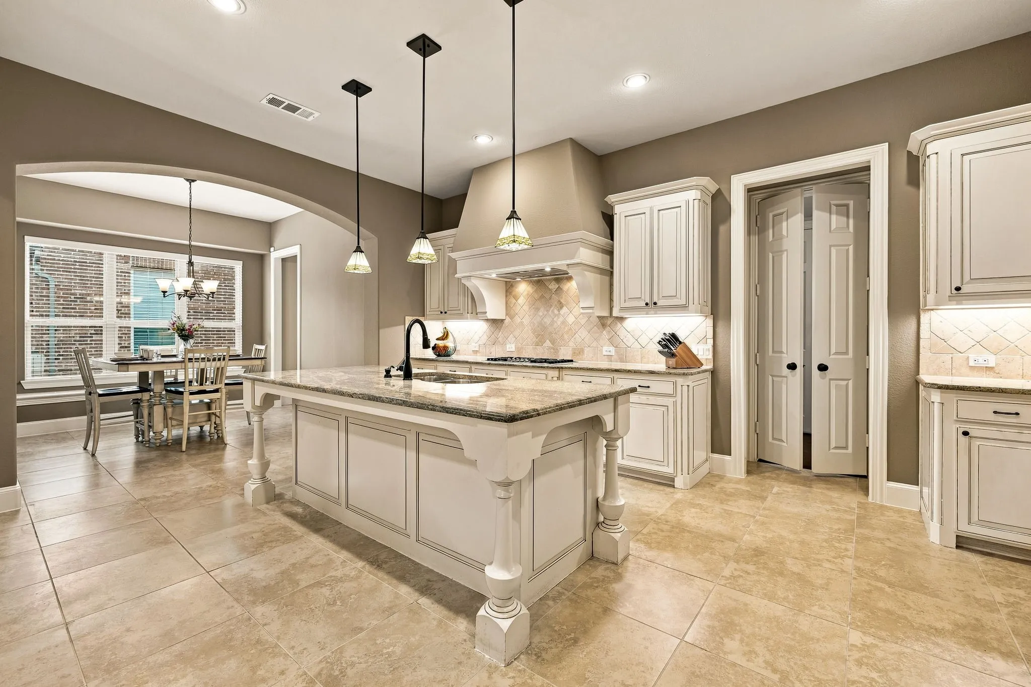 Single Family Residence For Sale in Collin County , 13456 Lyndhurst Drive, Frisco, Texas 75035, 6 Bedroom, 6 Bathroom, 3 Garage spaces, 4,678 Sqft, built in 2011, mls#21379793, Real Estate Agent in Frisco, Homes For Sale in Collin county, Homes For Sale in Frisco, Realtor in Frisco Texas, Real Estate Brokerage Independent Realty Texas, Luminita Cordes Realtor