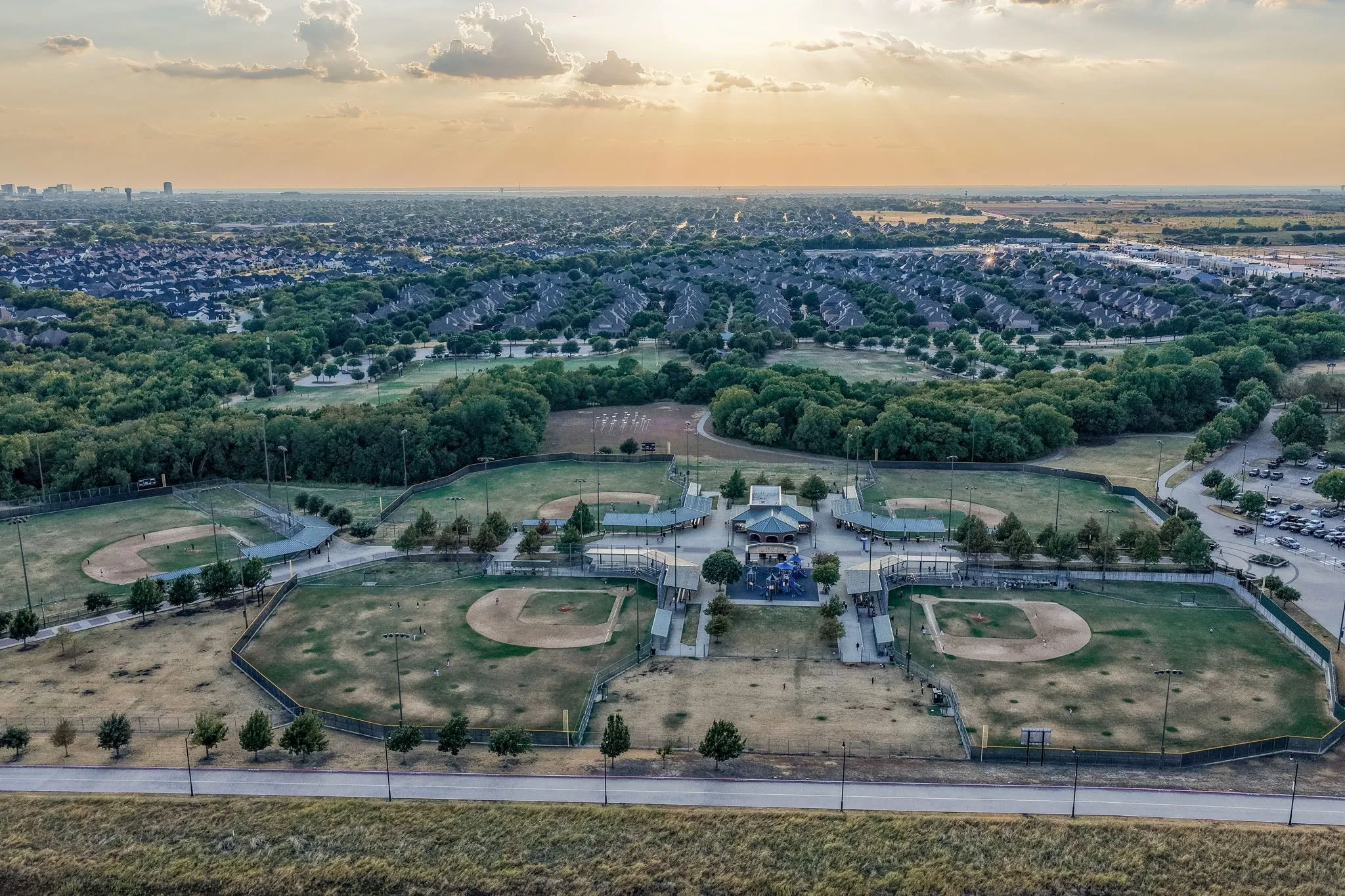 Single Family Residence For Sale in Collin County , 13456 Lyndhurst Drive, Frisco, Texas 75035, 6 Bedroom, 6 Bathroom, 3 Garage spaces, 4,678 Sqft, built in 2011, mls#21379793, Real Estate Agent in Frisco, Homes For Sale in Collin county, Homes For Sale in Frisco, Realtor in Frisco Texas, Real Estate Brokerage Independent Realty Texas, Luminita Cordes Realtor