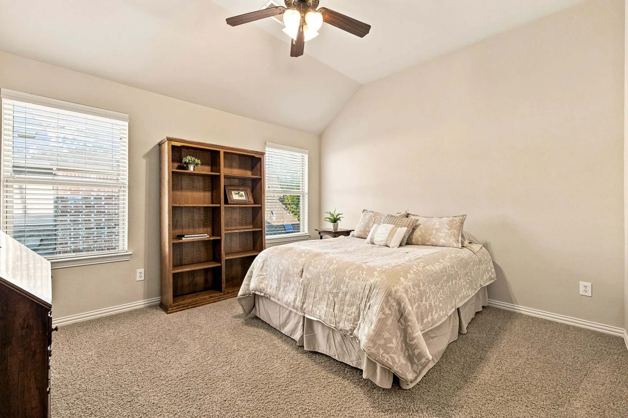 Single Family Residence For Sale in Collin County , 13456 Lyndhurst Drive, Frisco, Texas 75035, 6 Bedroom, 6 Bathroom, 3 Garage spaces, 4,678 Sqft, built in 2011, mls#21379793, Real Estate Agent in Frisco, Homes For Sale in Collin county, Homes For Sale in Frisco, Realtor in Frisco Texas, Real Estate Brokerage Independent Realty Texas, Luminita Cordes Realtor