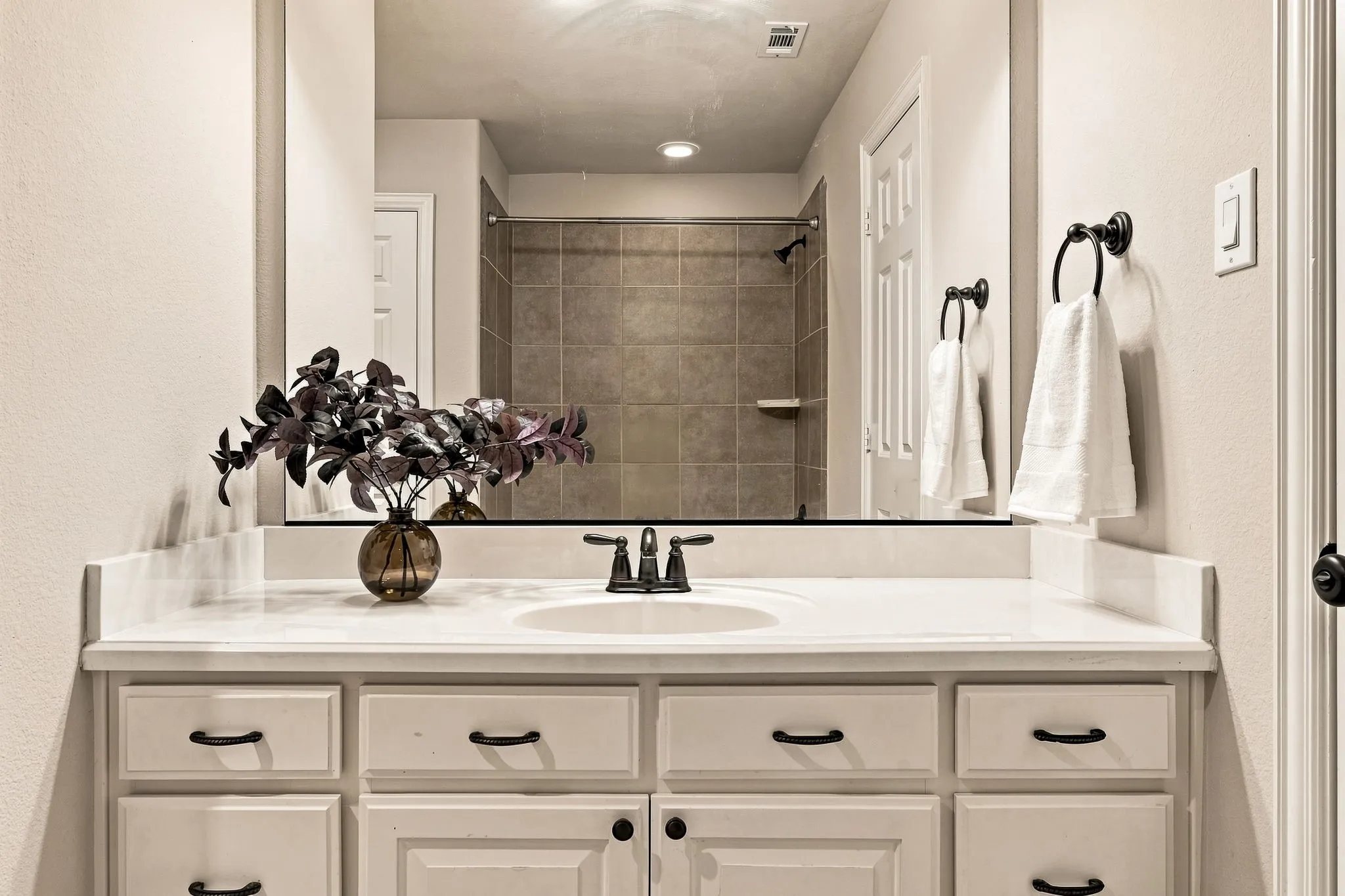 Single Family Residence For Sale in Collin County , 13456 Lyndhurst Drive, Frisco, Texas 75035, 6 Bedroom, 6 Bathroom, 3 Garage spaces, 4,678 Sqft, built in 2011, mls#21379793, Real Estate Agent in Frisco, Homes For Sale in Collin county, Homes For Sale in Frisco, Realtor in Frisco Texas, Real Estate Brokerage Independent Realty Texas, Luminita Cordes Realtor