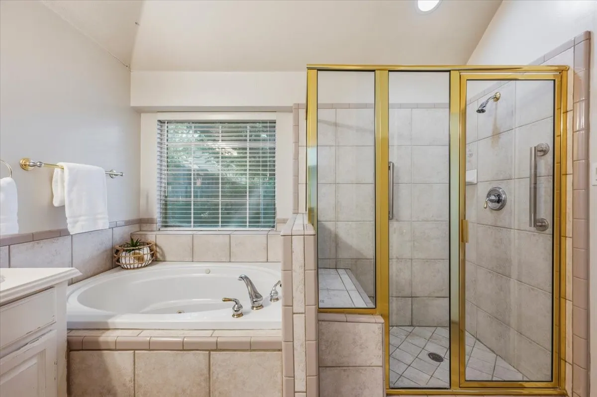 Single Family Residence For Sale in Tarrant County , 2504 Mallard Court, Keller, Texas 76248, 3 Bedroom, 2 Bathroom, 2 Garage spaces, 2,268 Sqft, built in 1999, mls#21382050, Real Estate Agent in Keller, Homes For Sale in Tarrant county, Homes For Sale in Keller, Realtor in Keller Texas, Real Estate Brokerage Independent Realty Texas, Luminita Cordes Realtor
