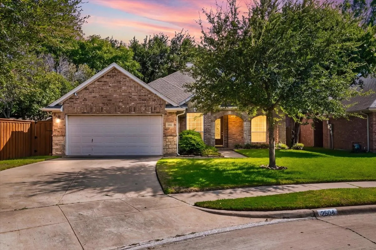 Single Family Residence For Sale in Tarrant County , 2504 Mallard Court, Keller, Texas 76248, 3 Bedroom, 2 Bathroom, 2 Garage spaces, 2,268 Sqft, built in 1999, mls#21382050, Real Estate Agent in Keller, Homes For Sale in Tarrant county, Homes For Sale in Keller, Realtor in Keller Texas, Real Estate Brokerage Independent Realty Texas, Luminita Cordes Realtor