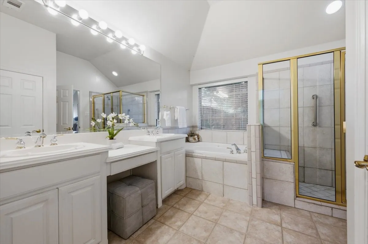 Single Family Residence For Sale in Tarrant County , 2504 Mallard Court, Keller, Texas 76248, 3 Bedroom, 2 Bathroom, 2 Garage spaces, 2,268 Sqft, built in 1999, mls#21382050, Real Estate Agent in Keller, Homes For Sale in Tarrant county, Homes For Sale in Keller, Realtor in Keller Texas, Real Estate Brokerage Independent Realty Texas, Luminita Cordes Realtor