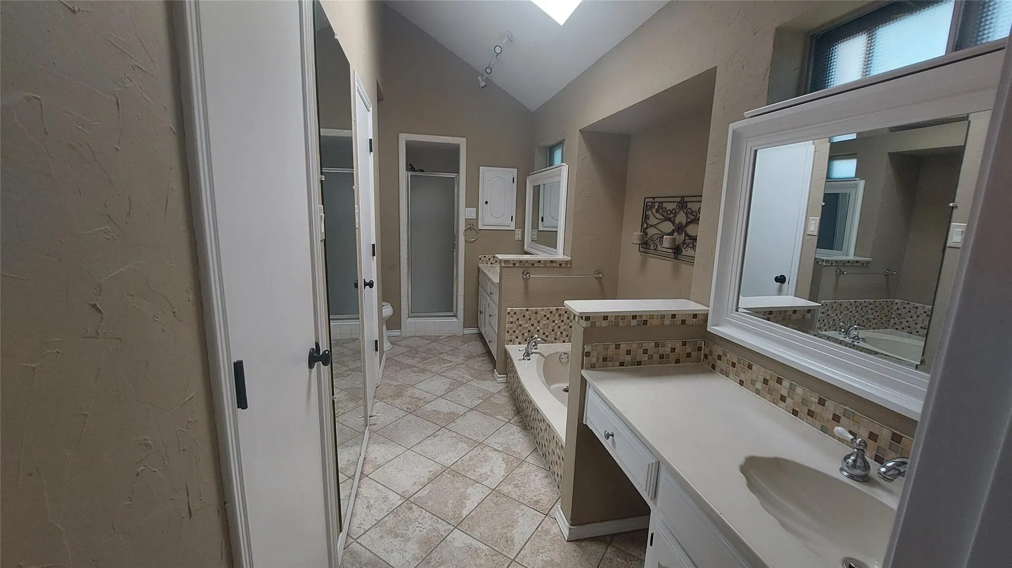 Single Family Residence For Rent in Dallas County , 1514 Stonecrest Drive, Richardson, Texas 75081, 4 Bedroom, 3 Bathroom, 2 Garage spaces, 2,342 Sqft, built in 1980, mls#21382621, Real Estate Agent in Richardson, Homes For Rent in Dallas county, Homes For Rent in Richardson, Realtor in Richardson Texas, Real Estate Brokerage Independent Realty Texas, Luminita Cordes Realtor