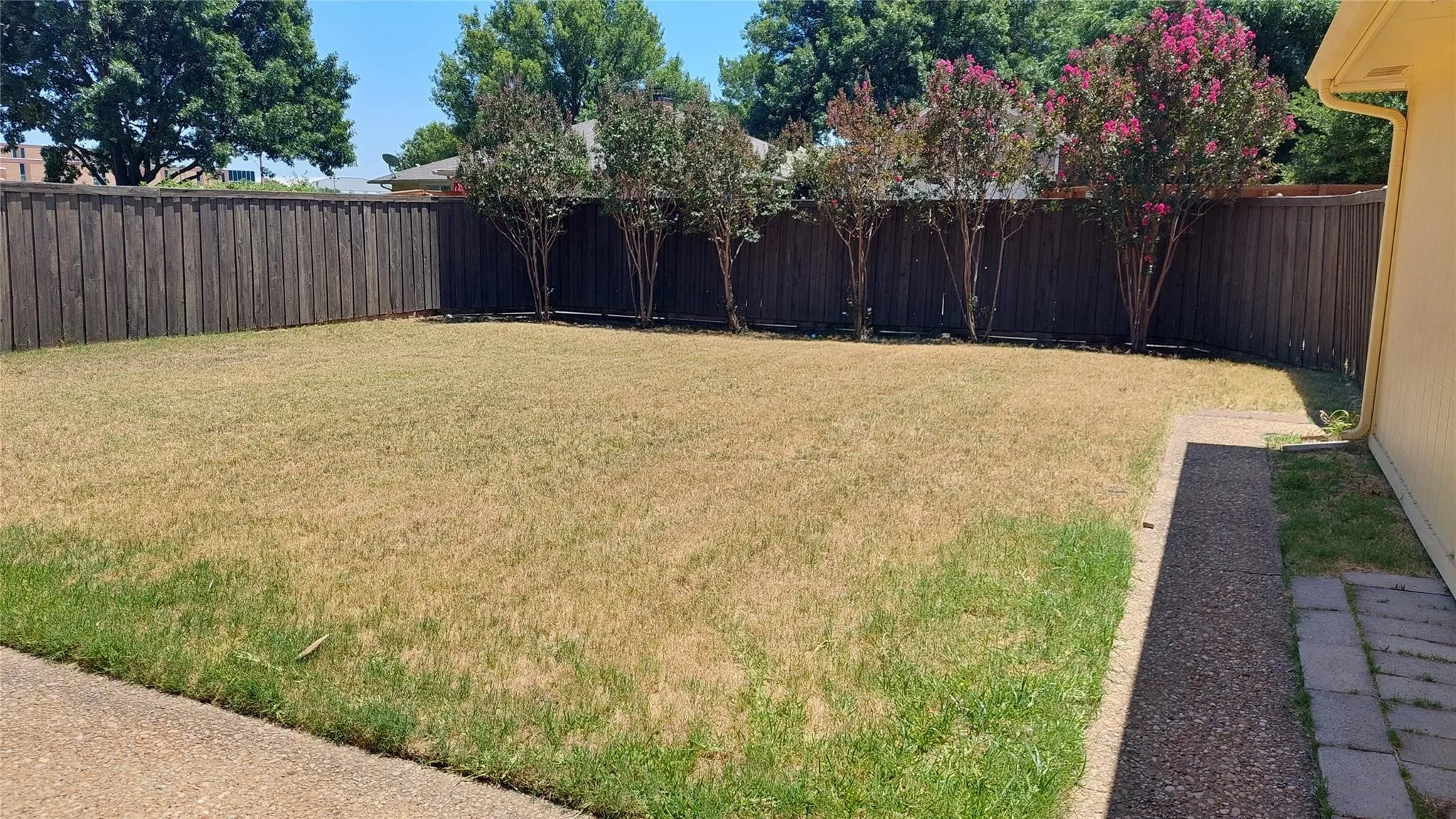 Single Family Residence For Rent in Dallas County , 1514 Stonecrest Drive, Richardson, Texas 75081, 4 Bedroom, 3 Bathroom, 2 Garage spaces, 2,342 Sqft, built in 1980, mls#21382621, Real Estate Agent in Richardson, Homes For Rent in Dallas county, Homes For Rent in Richardson, Realtor in Richardson Texas, Real Estate Brokerage Independent Realty Texas, Luminita Cordes Realtor
