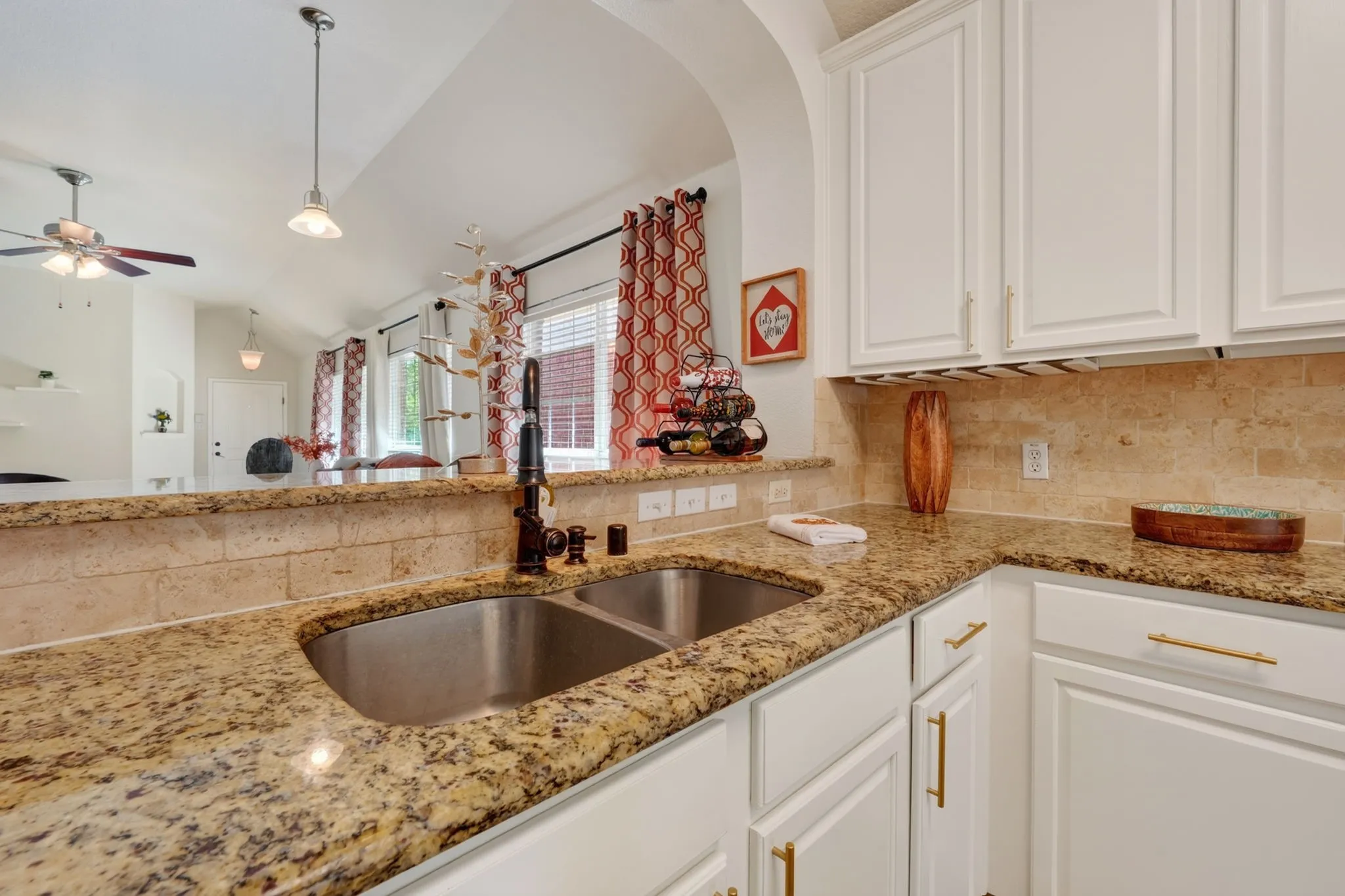 Single Family Residence For Sale in Denton County , 6105 Cheyenne Drive, The Colony, Texas 75056, 3 Bedroom, 2 Bathroom, 2 Garage spaces, 1,631 Sqft, built in 2002, mls#21382622, Real Estate Agent in The Colony, Homes For Sale in Denton county, Homes For Sale in The Colony, Realtor in The Colony Texas, Real Estate Brokerage Independent Realty Texas, Luminita Cordes Realtor