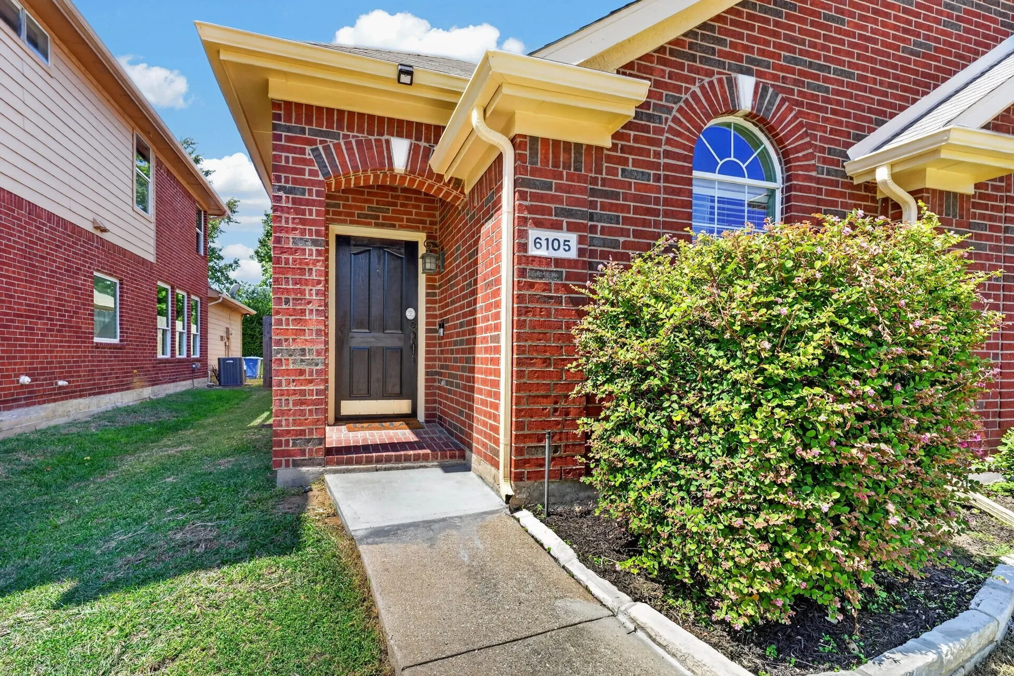 Single Family Residence For Sale in Denton County , 6105 Cheyenne Drive, The Colony, Texas 75056, 3 Bedroom, 2 Bathroom, 2 Garage spaces, 1,631 Sqft, built in 2002, mls#21382622, Real Estate Agent in The Colony, Homes For Sale in Denton county, Homes For Sale in The Colony, Realtor in The Colony Texas, Real Estate Brokerage Independent Realty Texas, Luminita Cordes Realtor