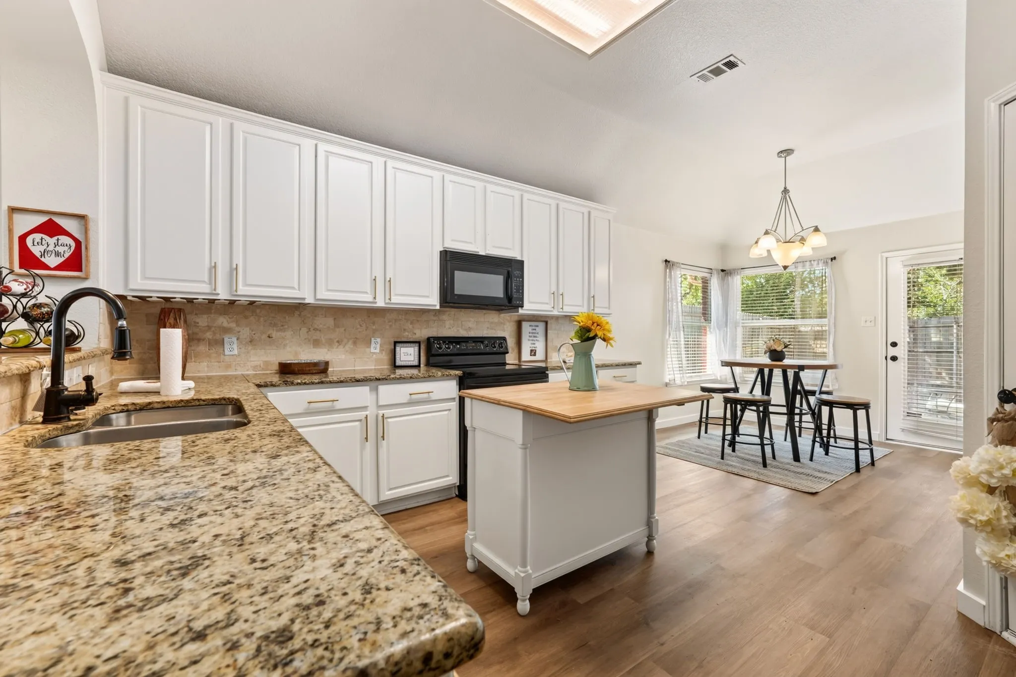 Single Family Residence For Sale in Denton County , 6105 Cheyenne Drive, The Colony, Texas 75056, 3 Bedroom, 2 Bathroom, 2 Garage spaces, 1,631 Sqft, built in 2002, mls#21382622, Real Estate Agent in The Colony, Homes For Sale in Denton county, Homes For Sale in The Colony, Realtor in The Colony Texas, Real Estate Brokerage Independent Realty Texas, Luminita Cordes Realtor