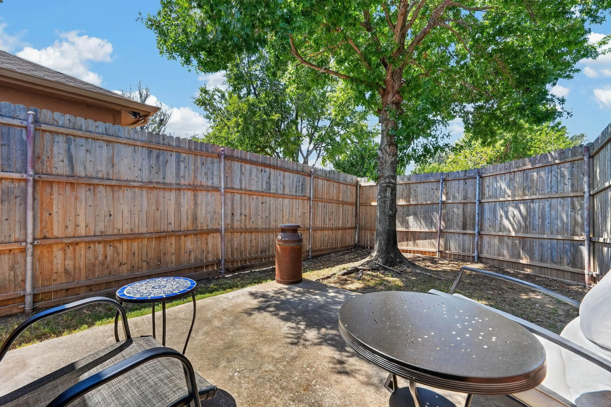 Single Family Residence For Sale in Denton County , 6105 Cheyenne Drive, The Colony, Texas 75056, 3 Bedroom, 2 Bathroom, 2 Garage spaces, 1,631 Sqft, built in 2002, mls#21382622, Real Estate Agent in The Colony, Homes For Sale in Denton county, Homes For Sale in The Colony, Realtor in The Colony Texas, Real Estate Brokerage Independent Realty Texas, Luminita Cordes Realtor