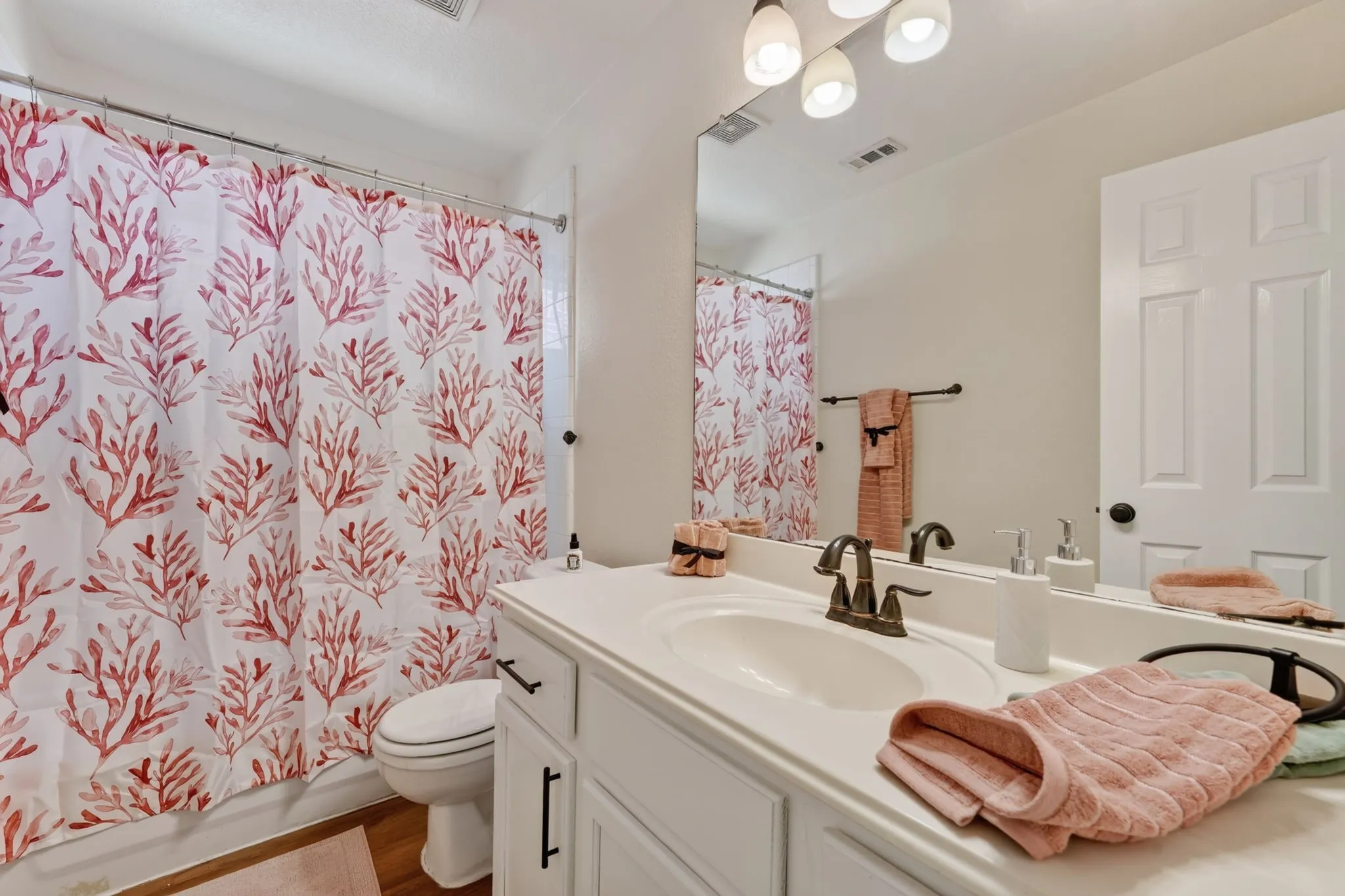 Single Family Residence For Sale in Denton County , 6105 Cheyenne Drive, The Colony, Texas 75056, 3 Bedroom, 2 Bathroom, 2 Garage spaces, 1,631 Sqft, built in 2002, mls#21382622, Real Estate Agent in The Colony, Homes For Sale in Denton county, Homes For Sale in The Colony, Realtor in The Colony Texas, Real Estate Brokerage Independent Realty Texas, Luminita Cordes Realtor