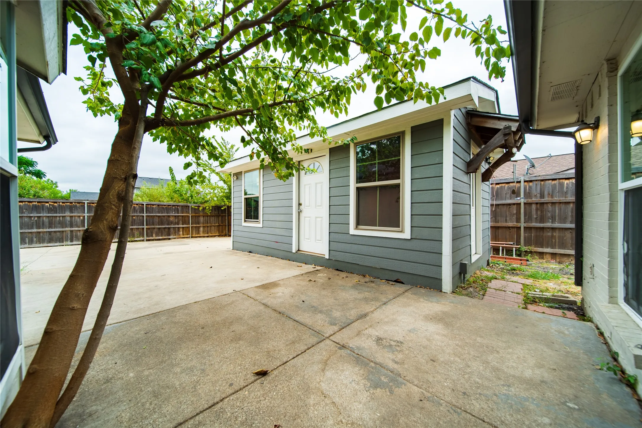 Single Family Residence For Sale in Dallas County , 4801 Freeport Drive, Garland, Texas 75043, 4 Bedroom, 2 Bathroom, 2 Garage spaces, 2,089 Sqft, built in 1983, mls#21382079, Real Estate Agent in Garland, Homes For Sale in Dallas county, Homes For Sale in Garland, Realtor in Garland Texas, Real Estate Brokerage Independent Realty Texas, Luminita Cordes Realtor