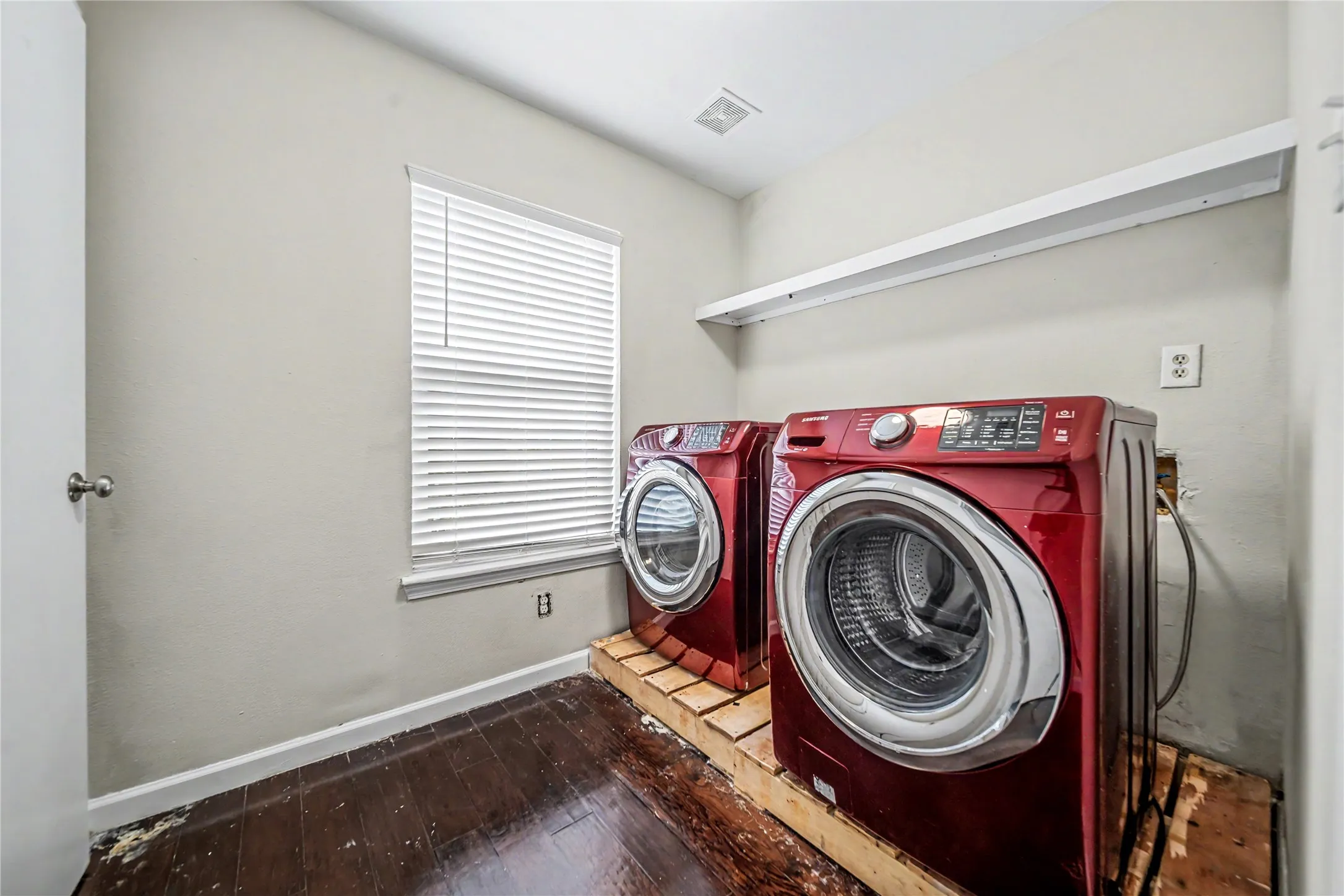 Single Family Residence For Sale in Dallas County , 4801 Freeport Drive, Garland, Texas 75043, 4 Bedroom, 2 Bathroom, 2 Garage spaces, 2,089 Sqft, built in 1983, mls#21382079, Real Estate Agent in Garland, Homes For Sale in Dallas county, Homes For Sale in Garland, Realtor in Garland Texas, Real Estate Brokerage Independent Realty Texas, Luminita Cordes Realtor