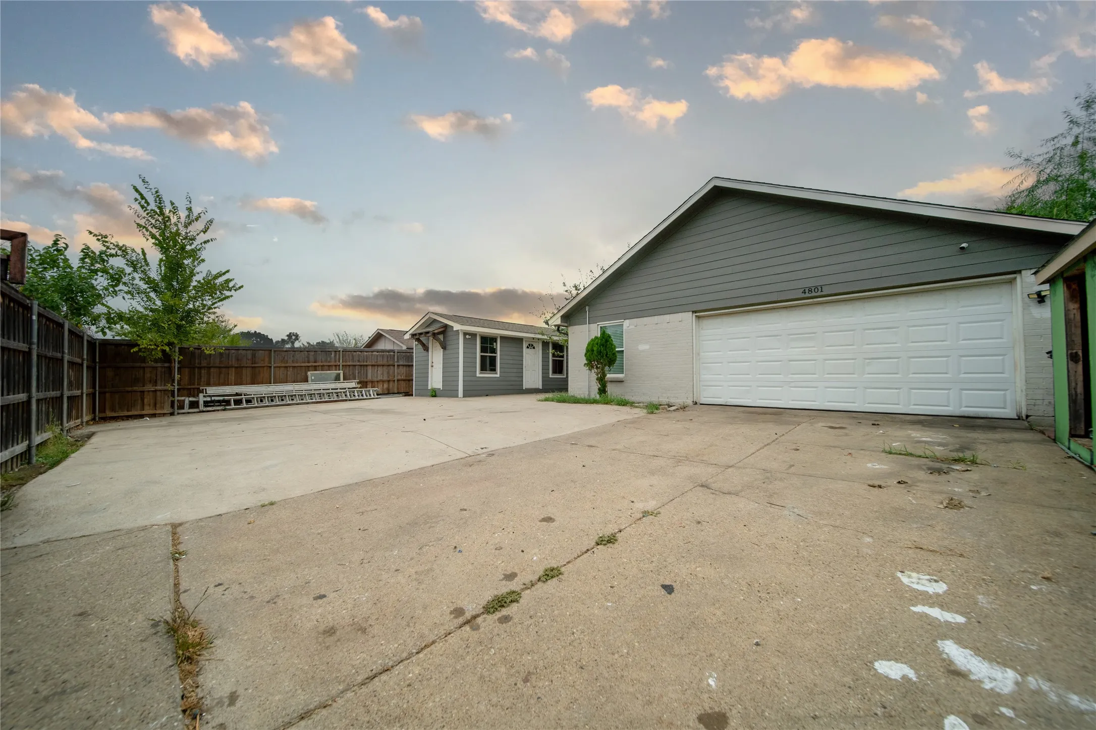 Single Family Residence For Sale in Dallas County , 4801 Freeport Drive, Garland, Texas 75043, 4 Bedroom, 2 Bathroom, 2 Garage spaces, 2,089 Sqft, built in 1983, mls#21382079, Real Estate Agent in Garland, Homes For Sale in Dallas county, Homes For Sale in Garland, Realtor in Garland Texas, Real Estate Brokerage Independent Realty Texas, Luminita Cordes Realtor