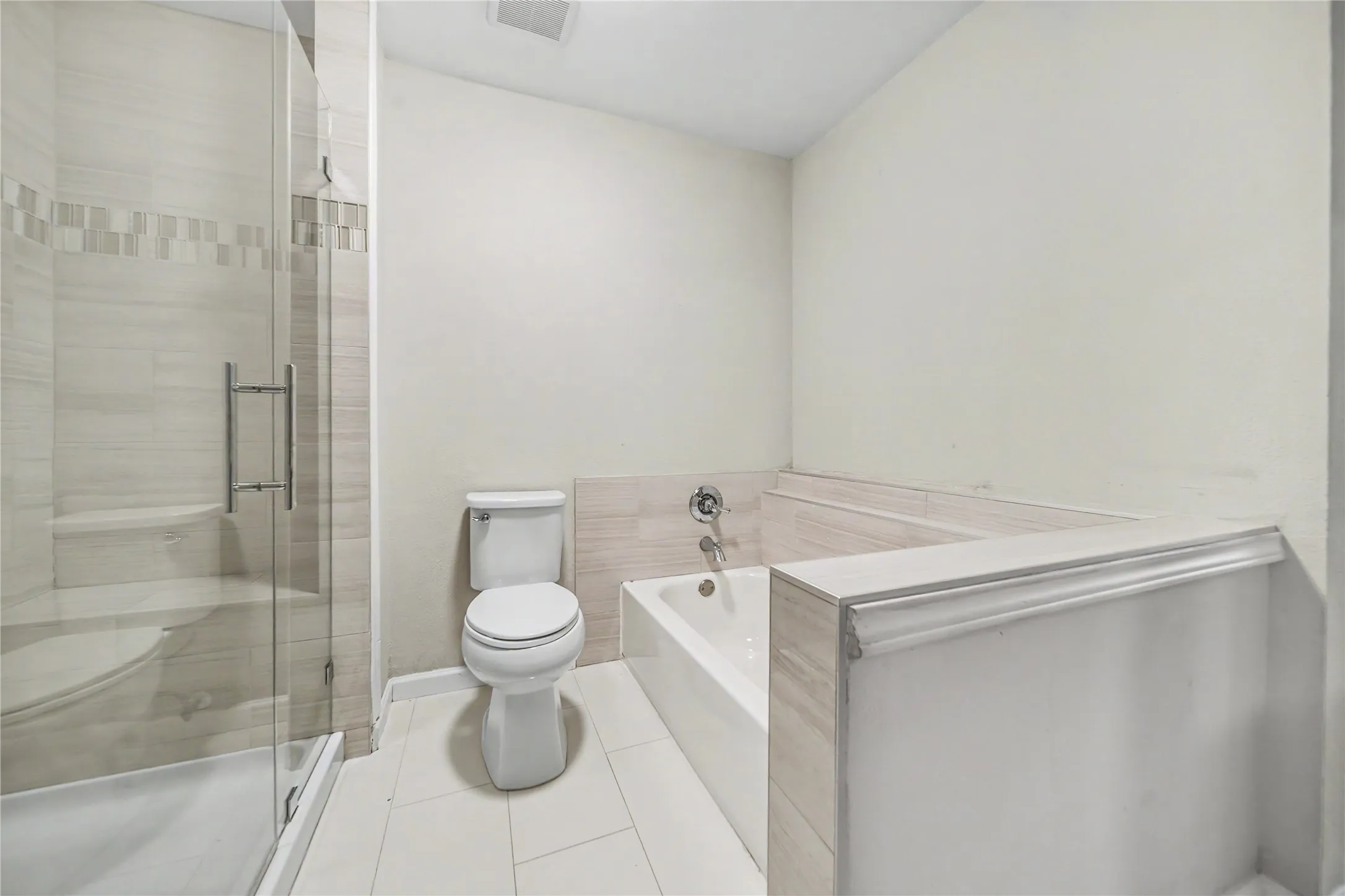 Single Family Residence For Sale in Dallas County , 4801 Freeport Drive, Garland, Texas 75043, 4 Bedroom, 2 Bathroom, 2 Garage spaces, 2,089 Sqft, built in 1983, mls#21382079, Real Estate Agent in Garland, Homes For Sale in Dallas county, Homes For Sale in Garland, Realtor in Garland Texas, Real Estate Brokerage Independent Realty Texas, Luminita Cordes Realtor
