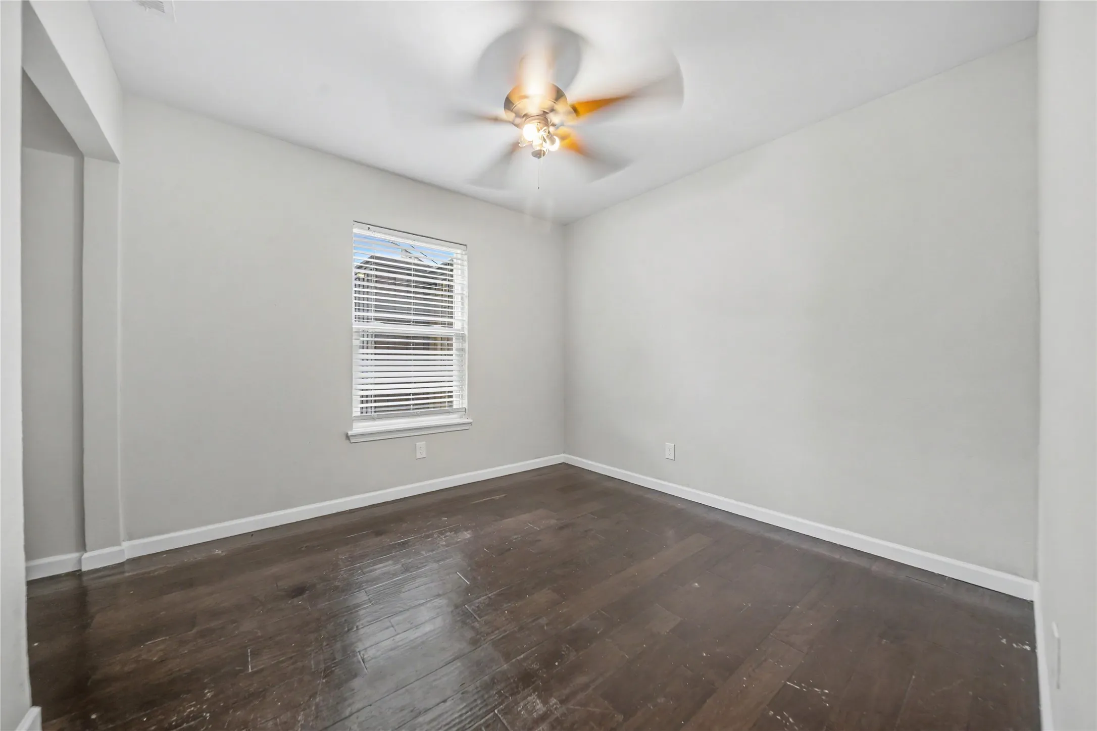Single Family Residence For Sale in Dallas County , 4801 Freeport Drive, Garland, Texas 75043, 4 Bedroom, 2 Bathroom, 2 Garage spaces, 2,089 Sqft, built in 1983, mls#21382079, Real Estate Agent in Garland, Homes For Sale in Dallas county, Homes For Sale in Garland, Realtor in Garland Texas, Real Estate Brokerage Independent Realty Texas, Luminita Cordes Realtor